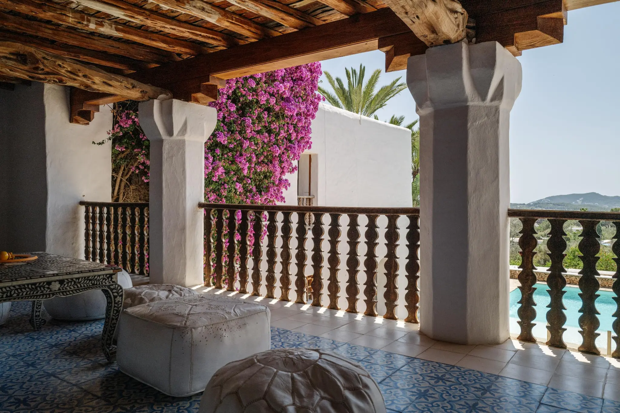 terrasse abritée sur jardin avec piscine maison Ibiza par Blakstad terrasse abritée sur jardin avec piscine maison Ibiza par Blakstad