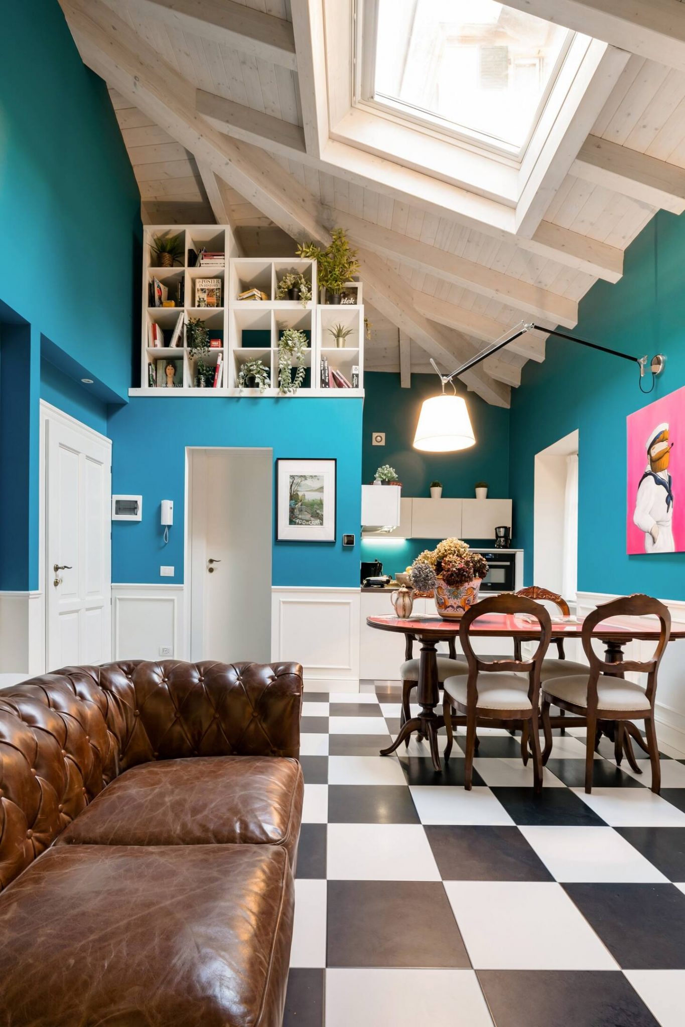 salon sol à damier noir et blanc décoration vintage