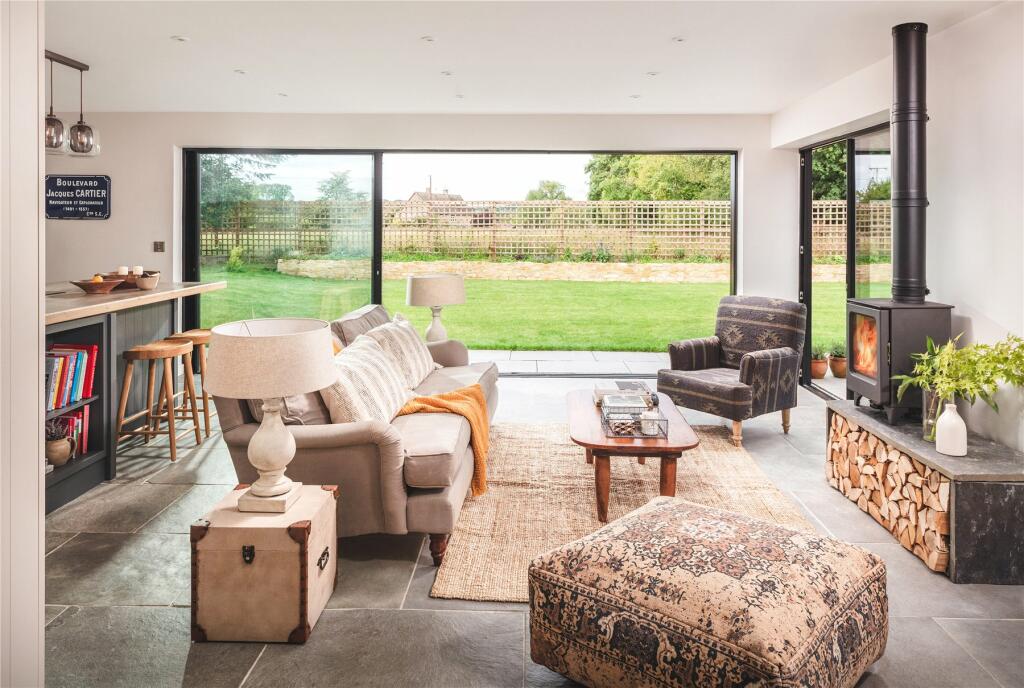 salon avec baie vitrée maison ancienne Cotswolds salon avec baie vitrée maison ancienne Cotswolds