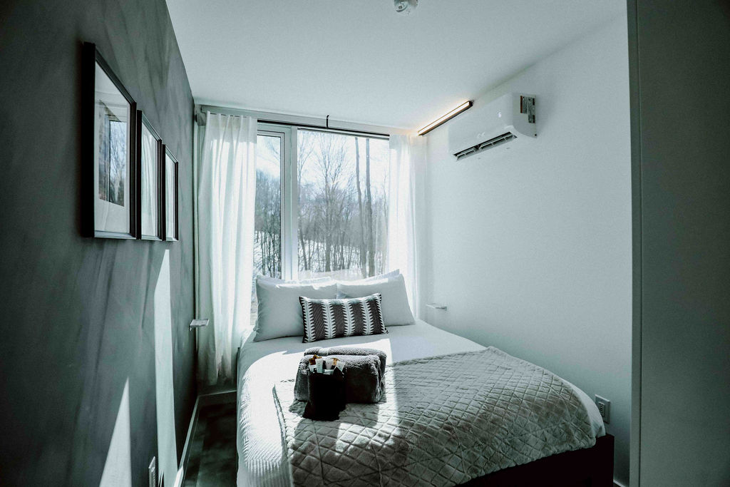 chambre blanche et grise