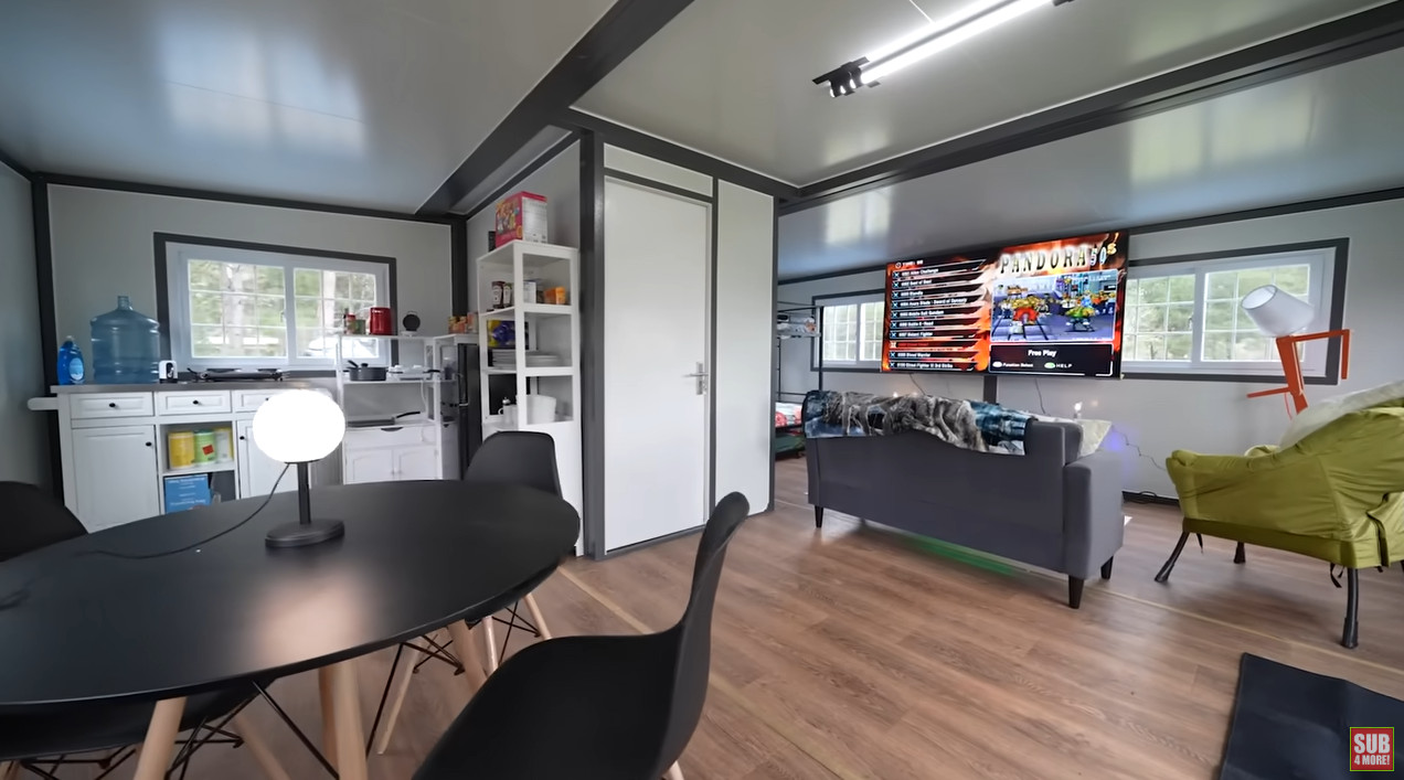 salon et cuisine tiny house Nathan Graham salon et cuisine tiny house Nathan Graham