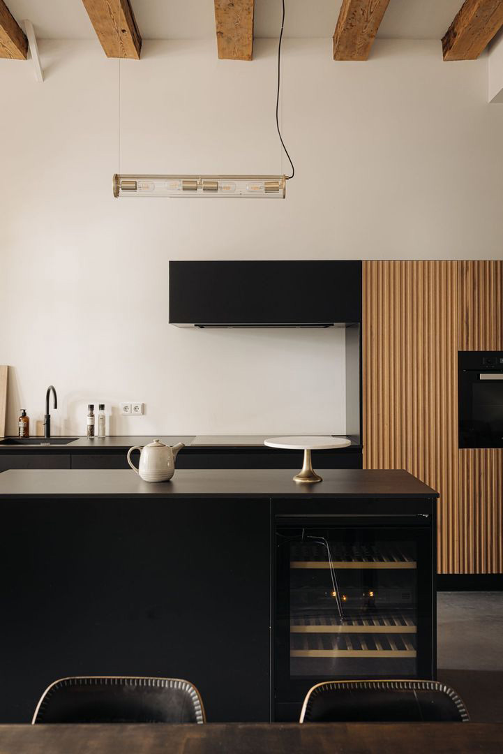cuisine ouverte avec poutres appartement rénové 155m2 décoration contemporaine cuisine ouverte avec poutres appartement rénové 155m2 décoration contemporaine