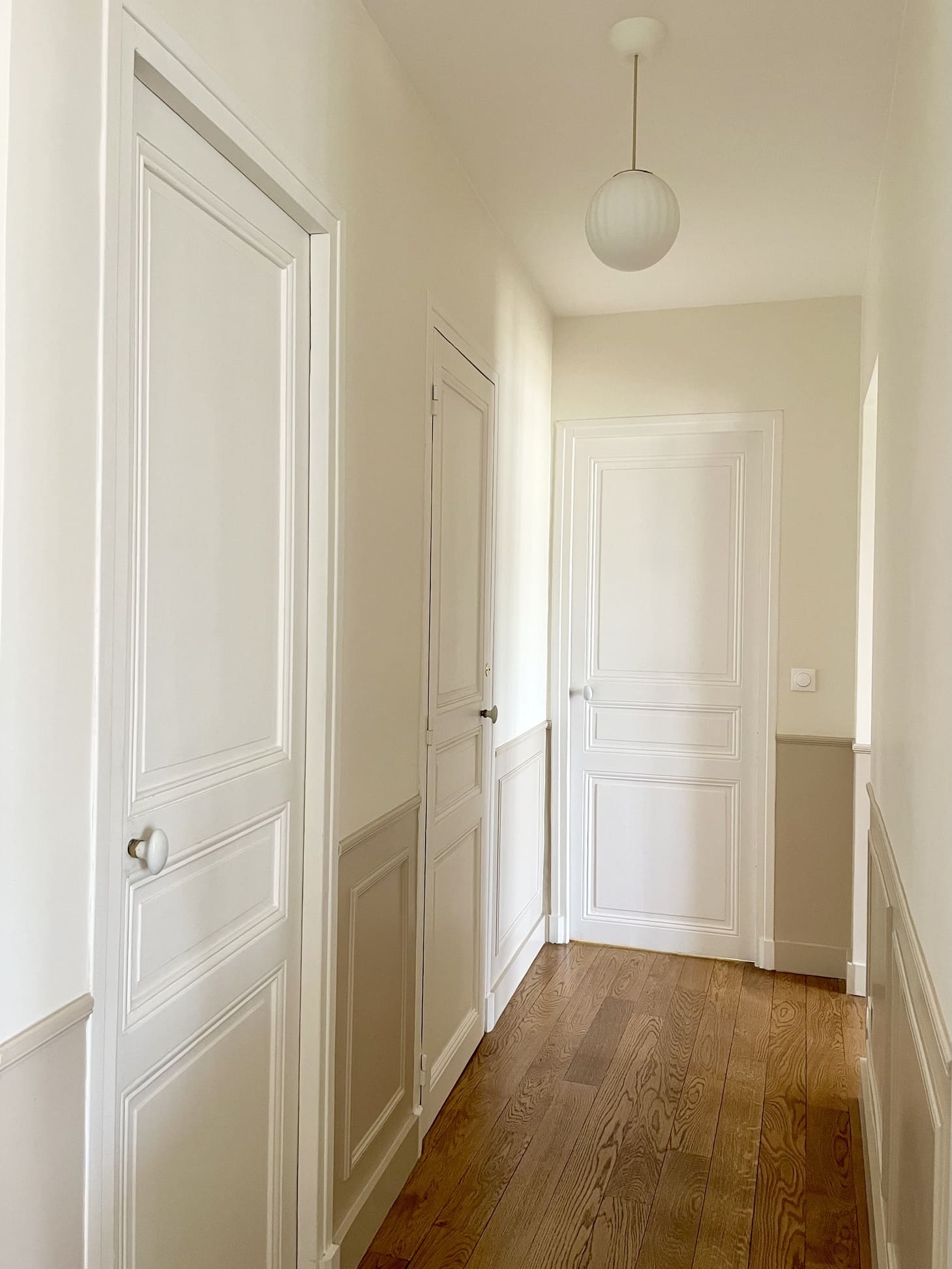 couloir avec parquet appartement Paris par Happy Pog Charlotte Gille couloir avec parquet appartement Paris par Happy Pog Charlotte Gille