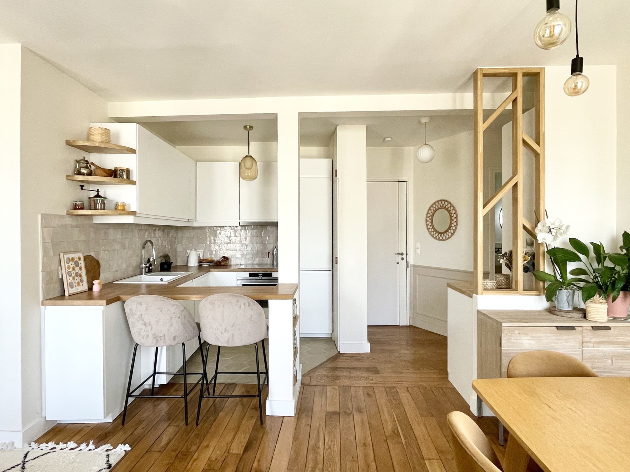 salon et cuisine ouverte appartement Paris par Happy Pog Charlotte Gille salon et cuisine ouverte appartement Paris par Happy Pog Charlotte Gille