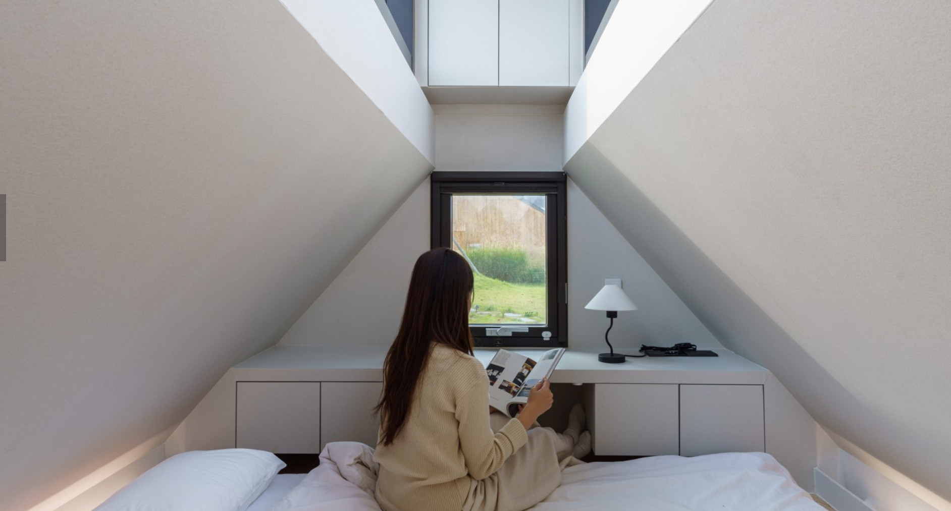 espace chambre mansardée petite maison préfabriquée 34m2 Smart Cottage par LG