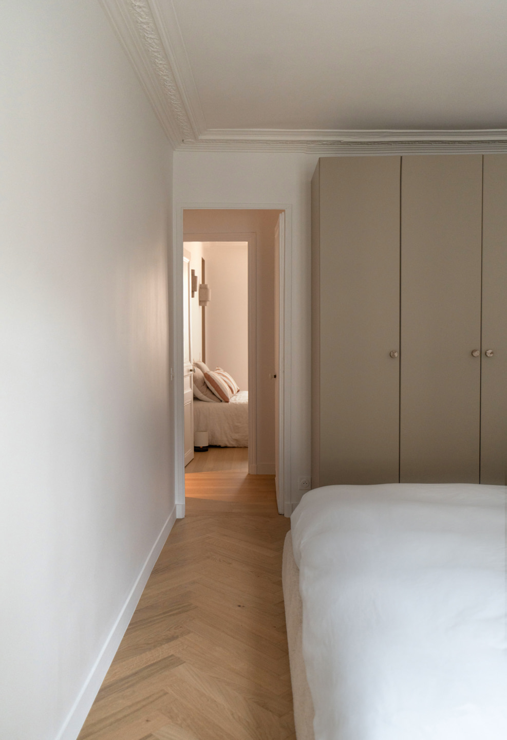 chambre avec moulures appartement haussmannien chambre avec moulures appartement haussmannien