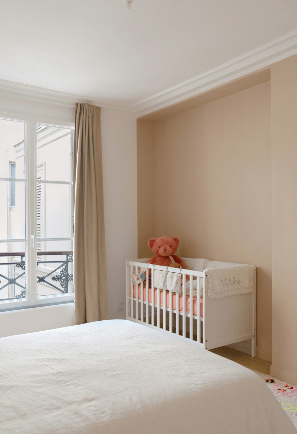 chambre avec moulures appartement haussmannien chambre avec moulures appartement haussmannien