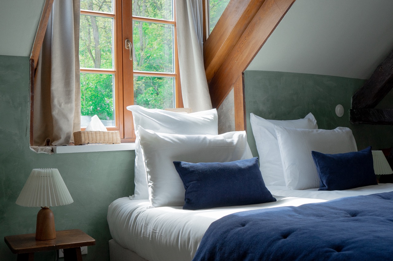 chambre avec poutres The Oasis House