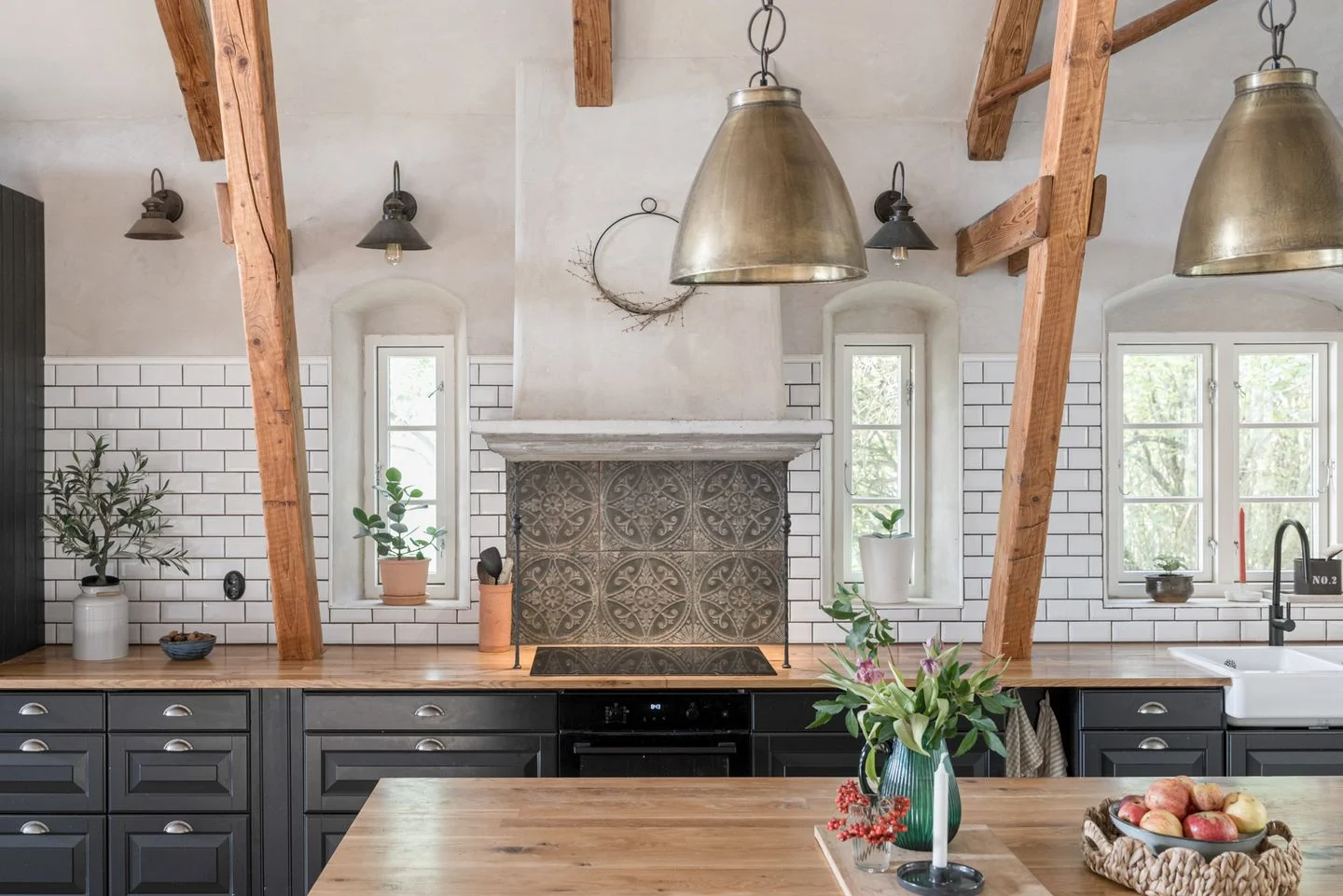 cuisine maison ancienne avec poutres double hauteur décoration rustique chic cuisine maison ancienne avec poutres double hauteur décoration rustique chic