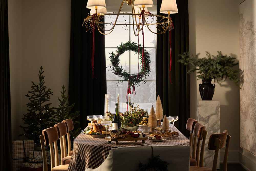 salle à manger décoration Noël classique et sombre Studio McGee salle à manger décoration Noël classique et sombre Studio McGee