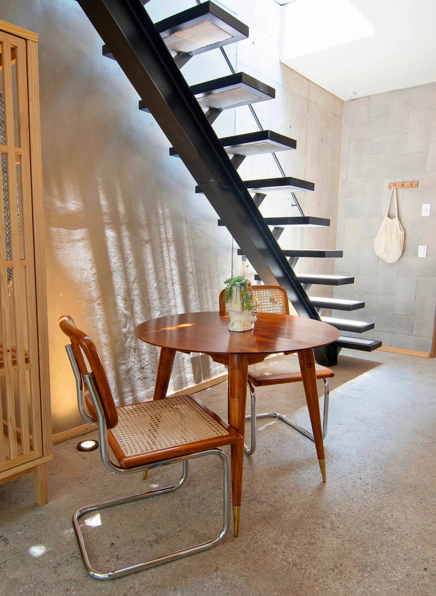 salle à manger avec escalier petit appartement design salle à manger avec escalier petit appartement design