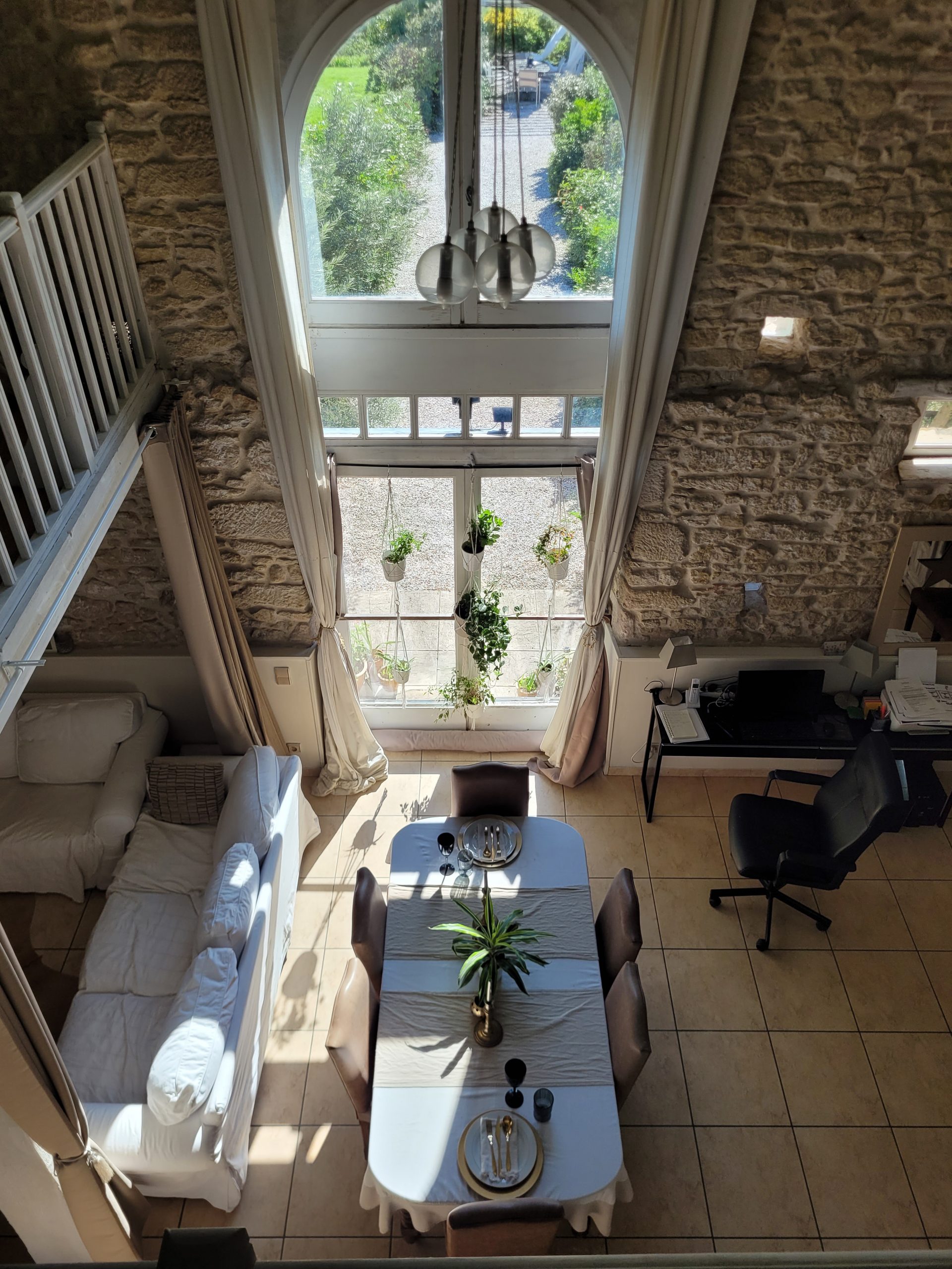 salon décoration rustique chic maison en pierres dans le Lauragais salon décoration rustique chic maison en pierres dans le Lauragais