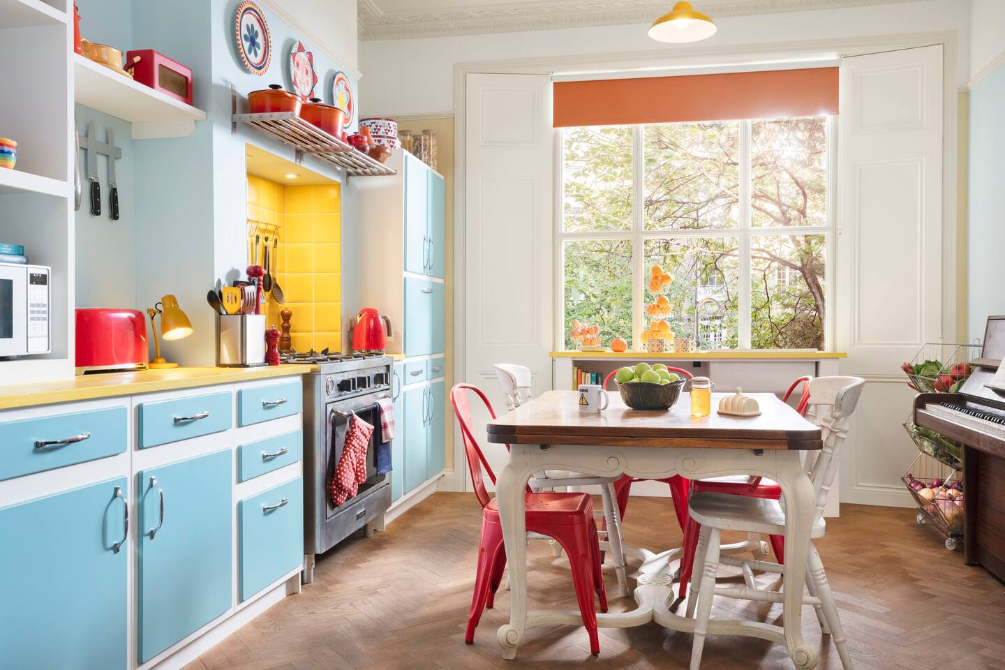 cuisine décoration colorée maison Airbnb ours Padington Londres cuisine décoration colorée maison Airbnb ours Padington Londres