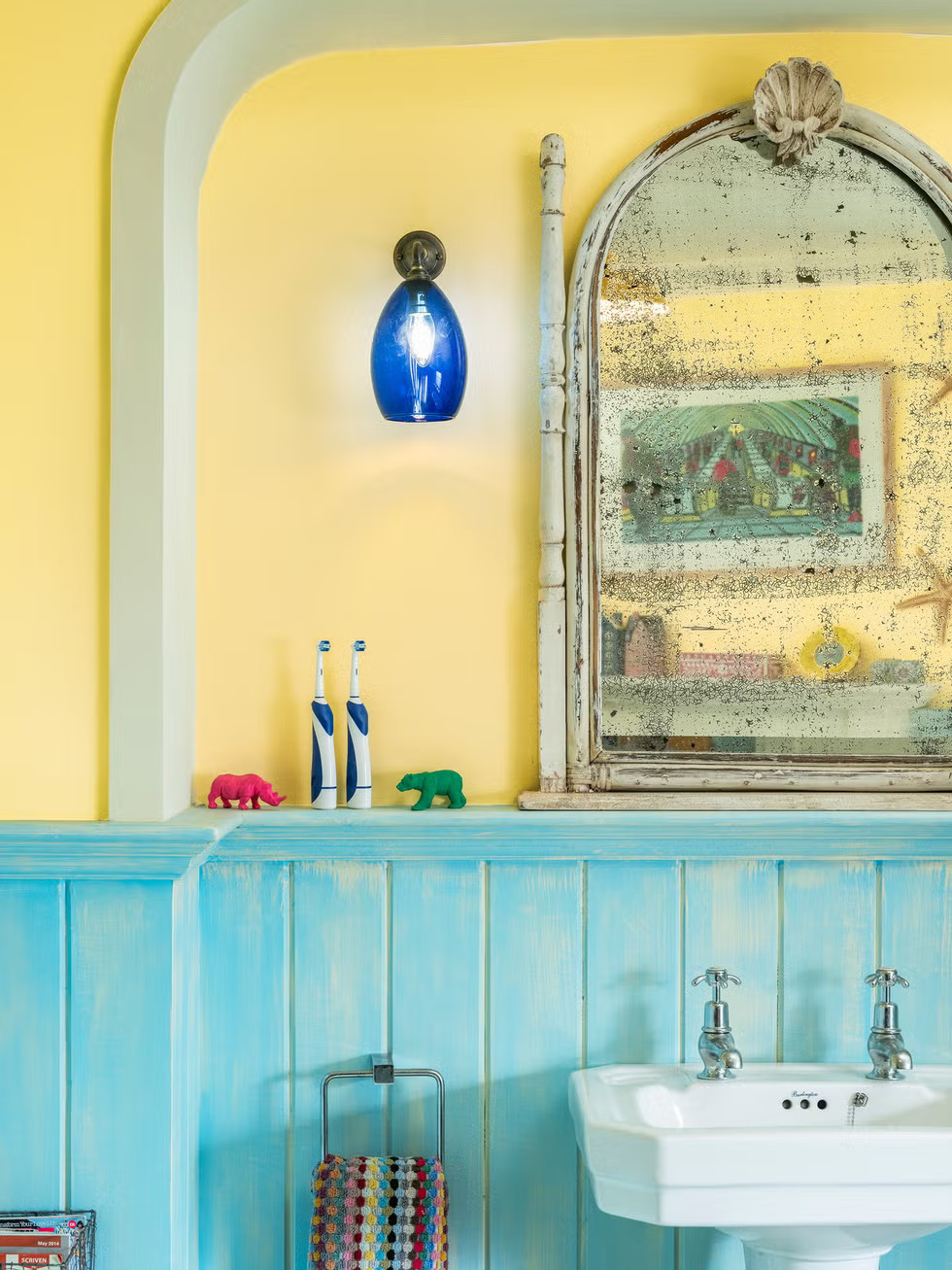 salle de bain décoration colorée maison Airbnb ours Padington Londres salle de bain décoration colorée maison Airbnb ours Padington Londres