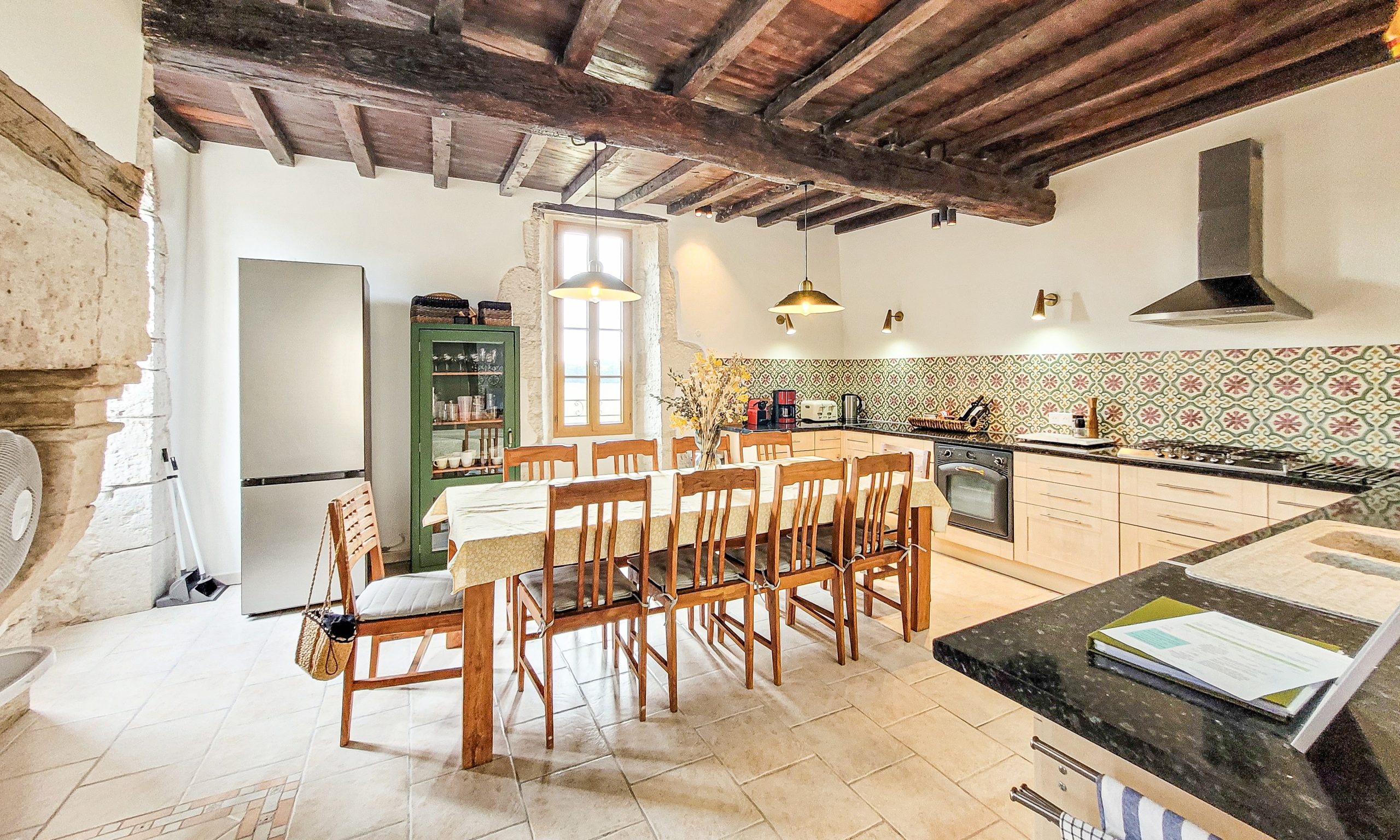 cuisine avec poutres maison ancienne en pierres décoration rustique chic cuisine avec poutres maison ancienne en pierres décoration rustique chic