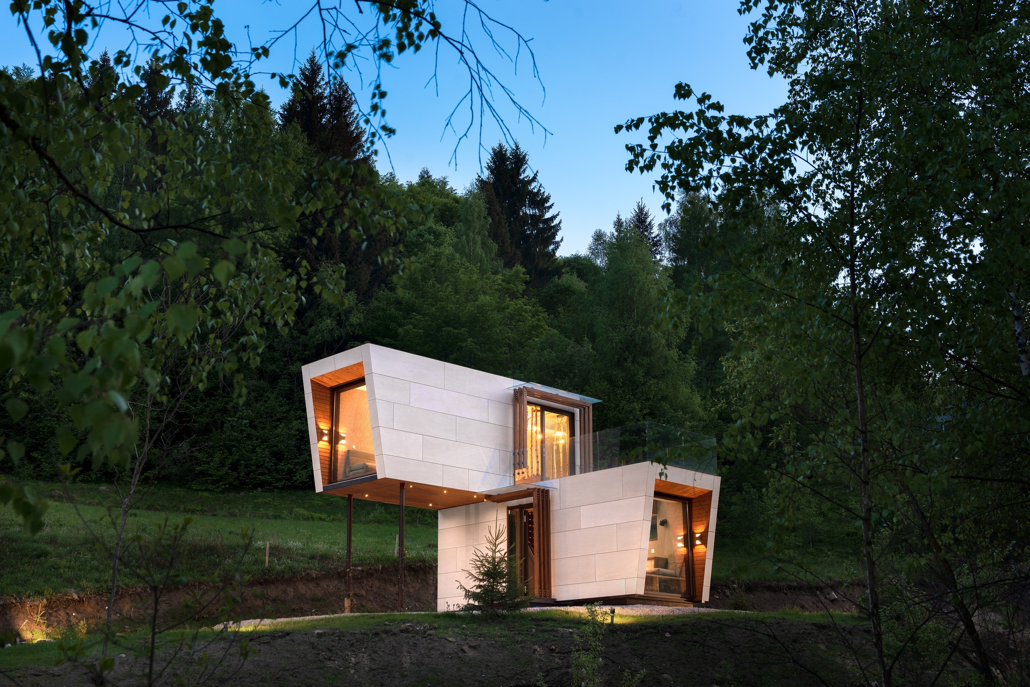petite maison 35m2 sur deux niveaux préfabriquée Cabini petite maison 35m2 sur deux niveaux préfabriquée Cabini