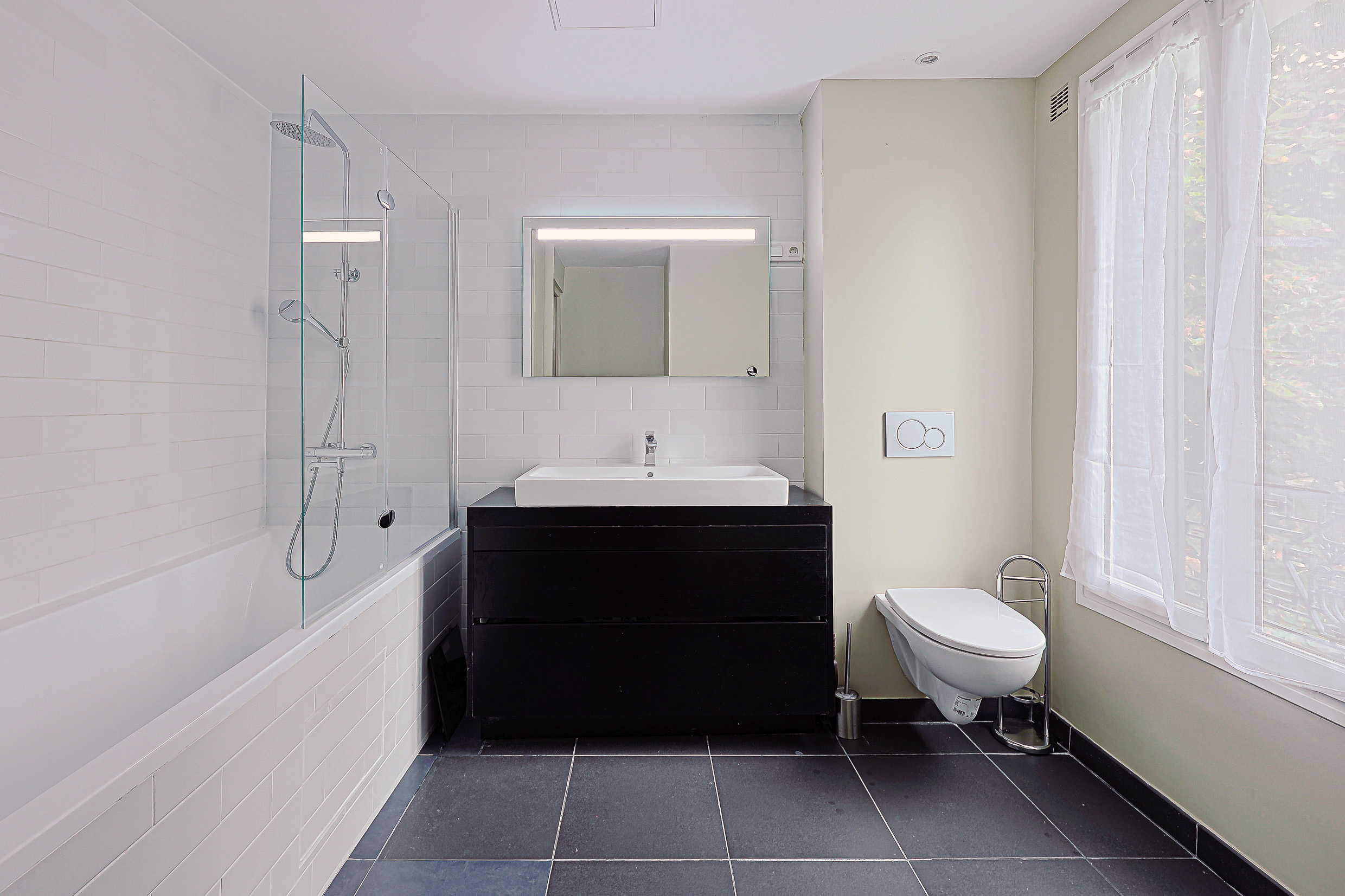 salle de bain moderne blanche et noire salle de bain moderne blanche et noire