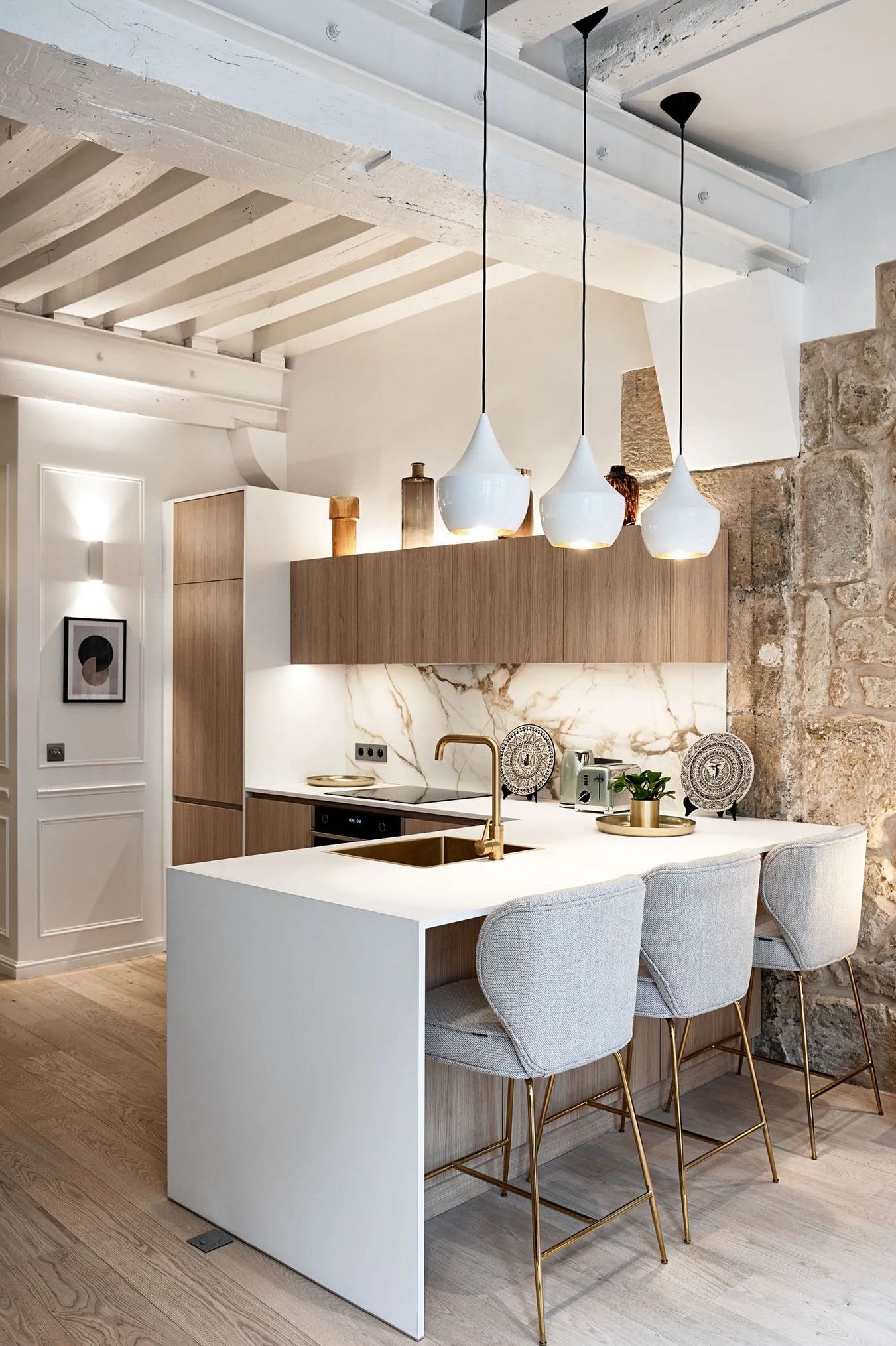 cuisine poutres blanches mur pierres décoration contemporaine cuisine poutres blanches mur pierres décoration contemporaine
