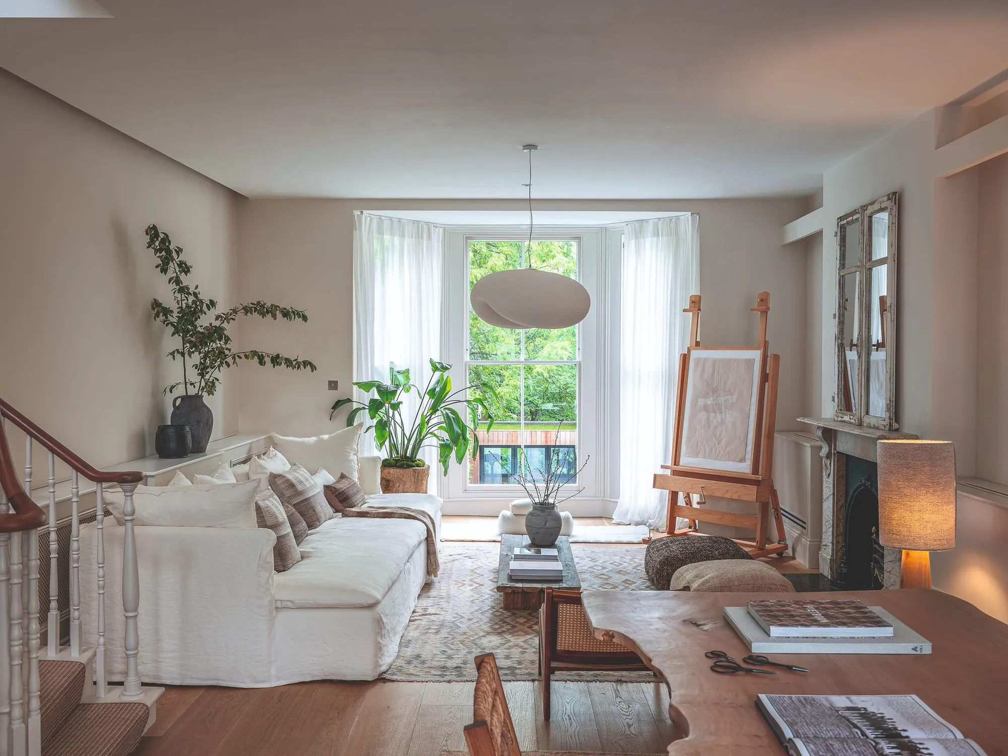 salon avec cheminée décoration contemporaine naturelle