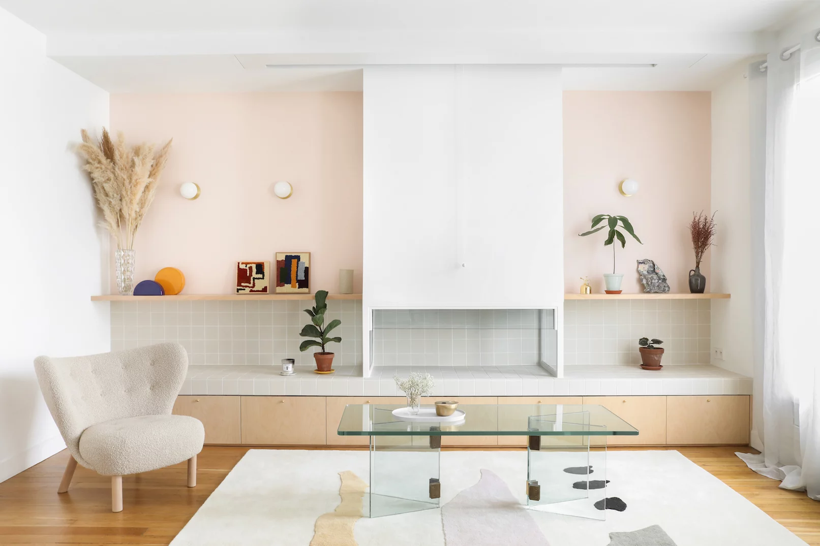 salon mur rose clair décoration contemporaine