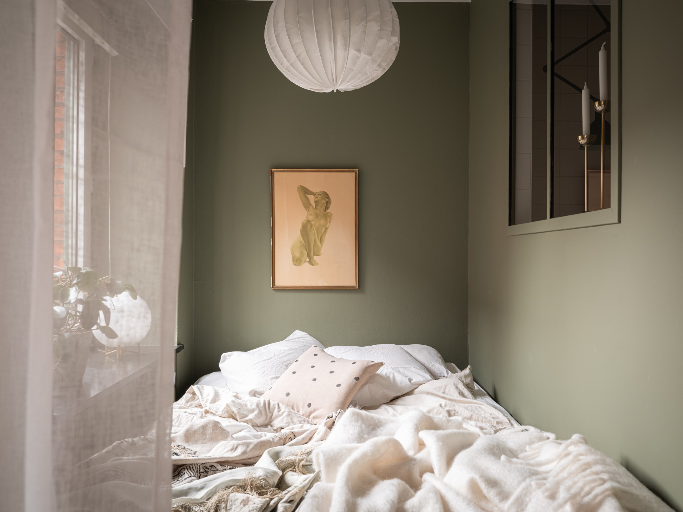 chambre en alcôve murs verts deux-pièces 45m2 chambre en alcôve murs verts deux-pièces 45m2