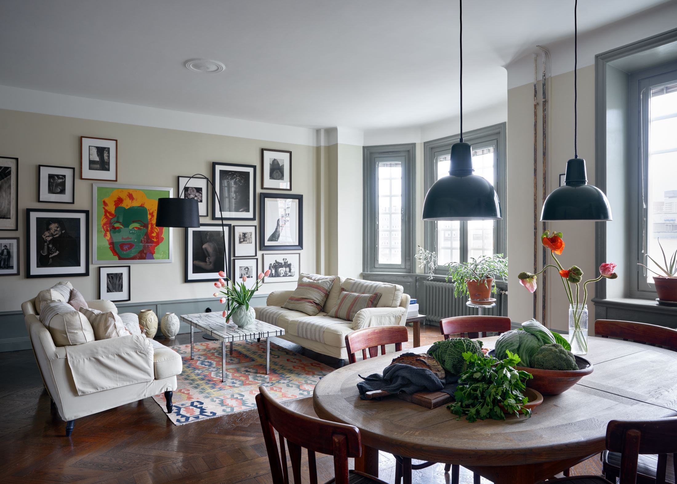 salon avec mur d salon avec mur d'images décoration vintage