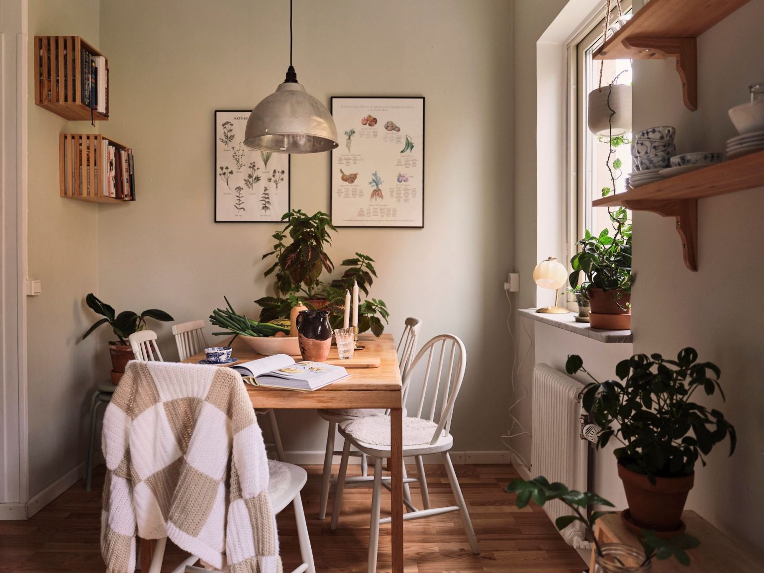espace repas dans cuisine décoration scandinave
