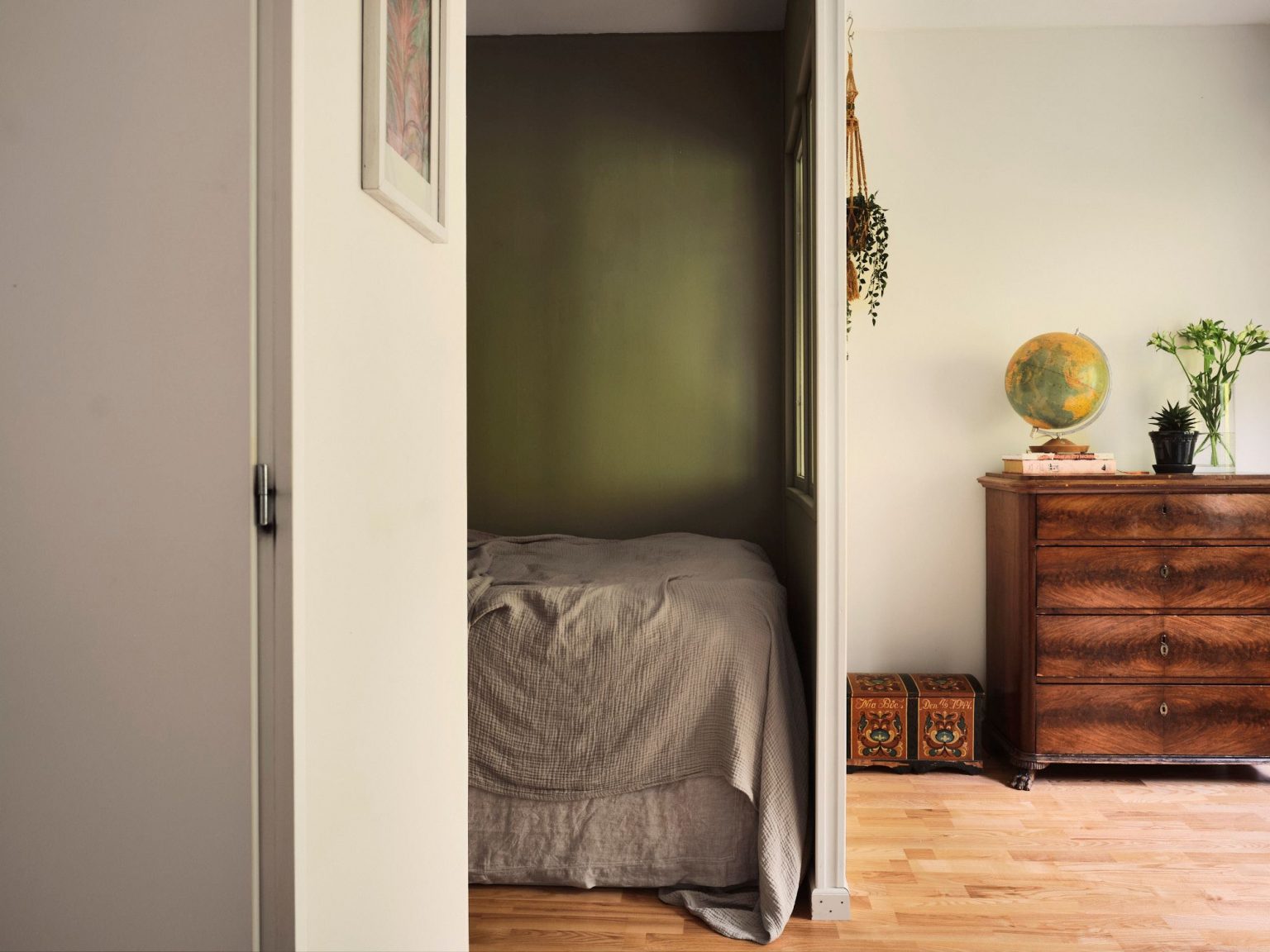 salon avec chambre appartement 38m2 décoration vintage et scandinave