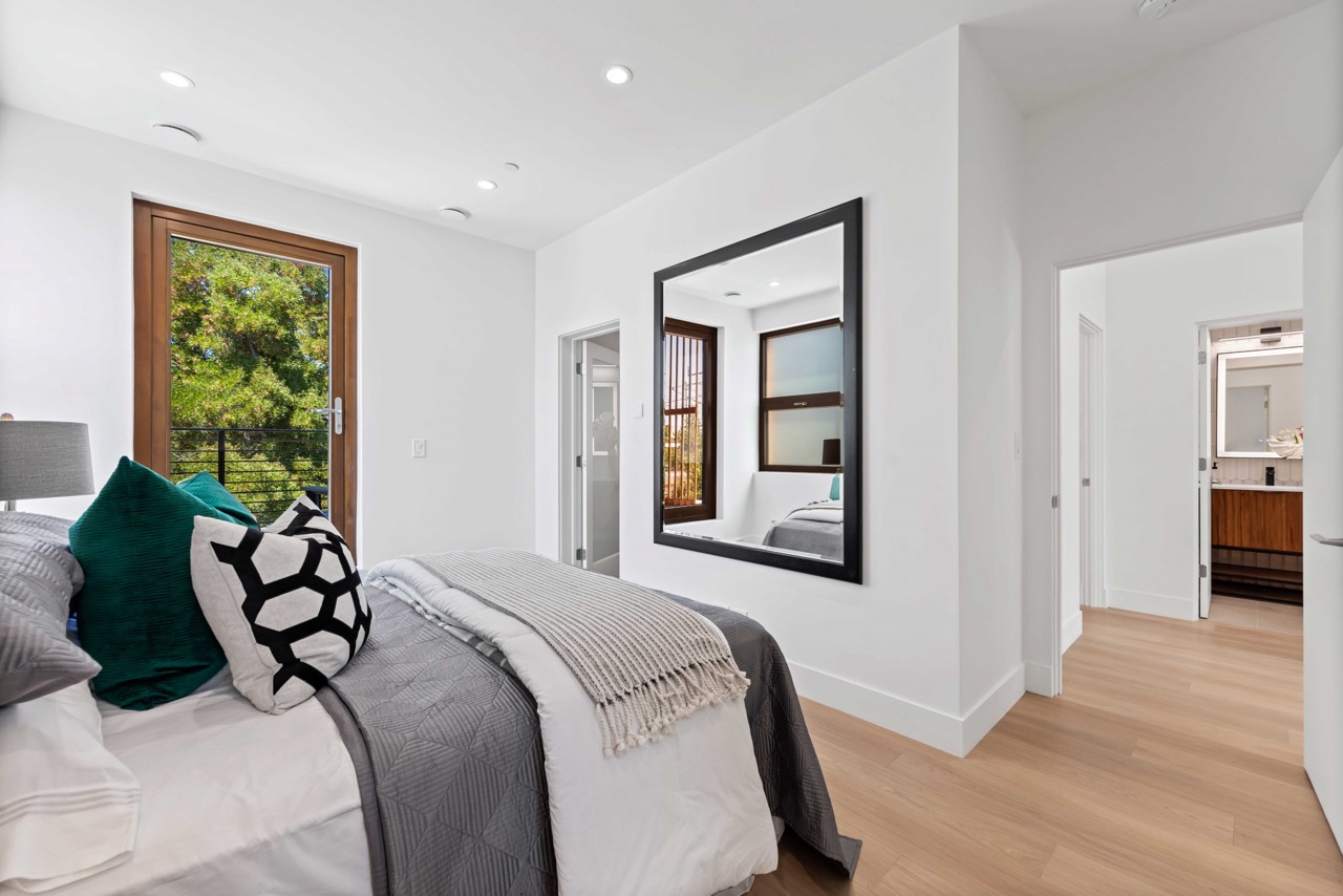 chambre blanche maison autonome Tesla par SIDCO HOMES chambre blanche maison autonome Tesla par SIDCO HOMES
