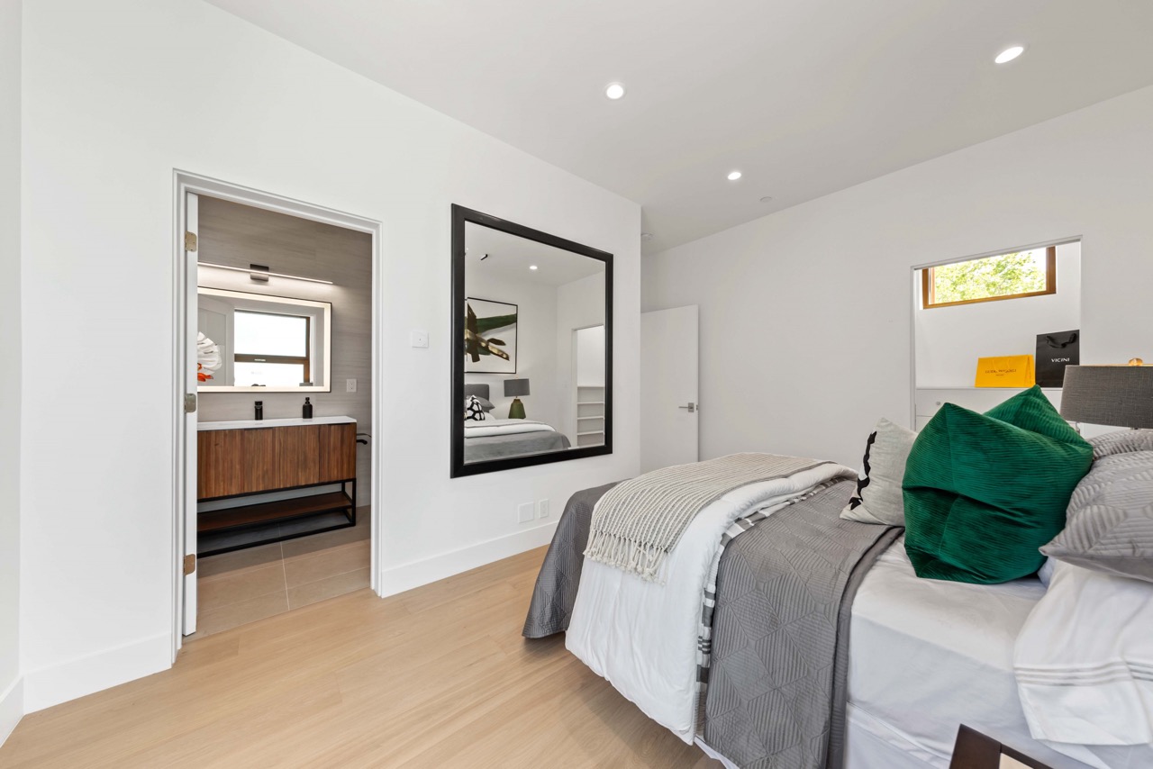 chambre avec bain maison autonome Tesla par SIDCO HOMES chambre avec bain maison autonome Tesla par SIDCO HOMES