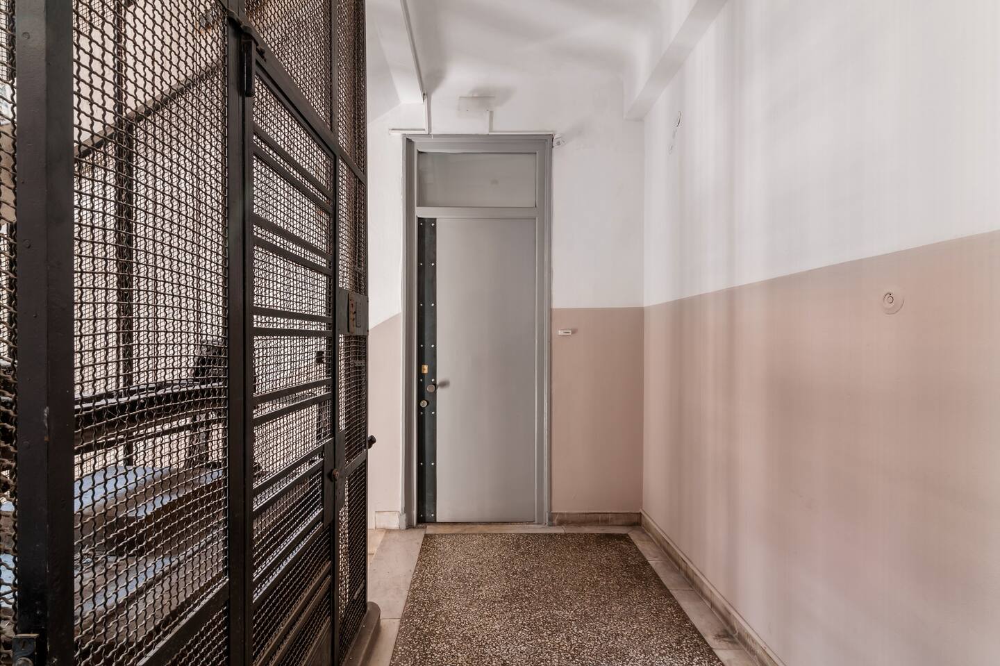 couloir immeuble avec ascenseur ancien couloir immeuble avec ascenseur ancien