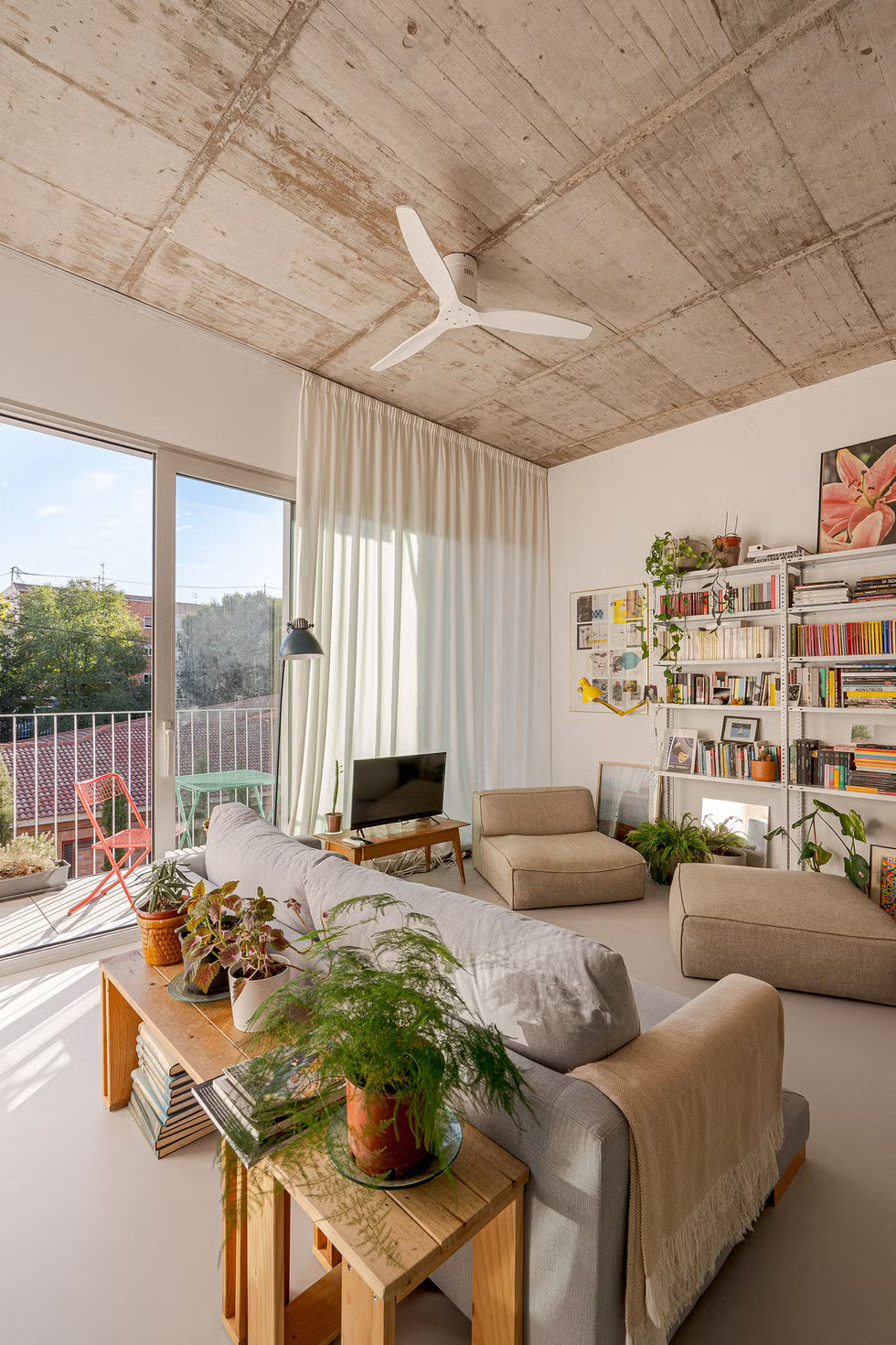 salon avec balcon maison de ville