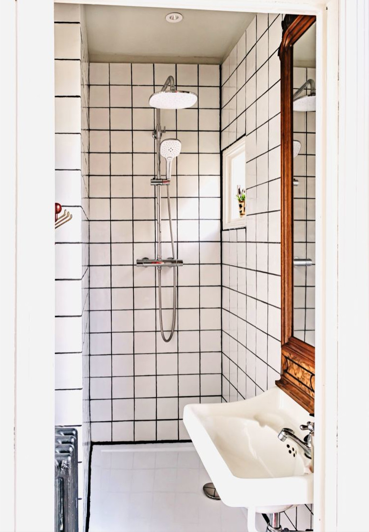 salle d'eau carrelage joints noirs