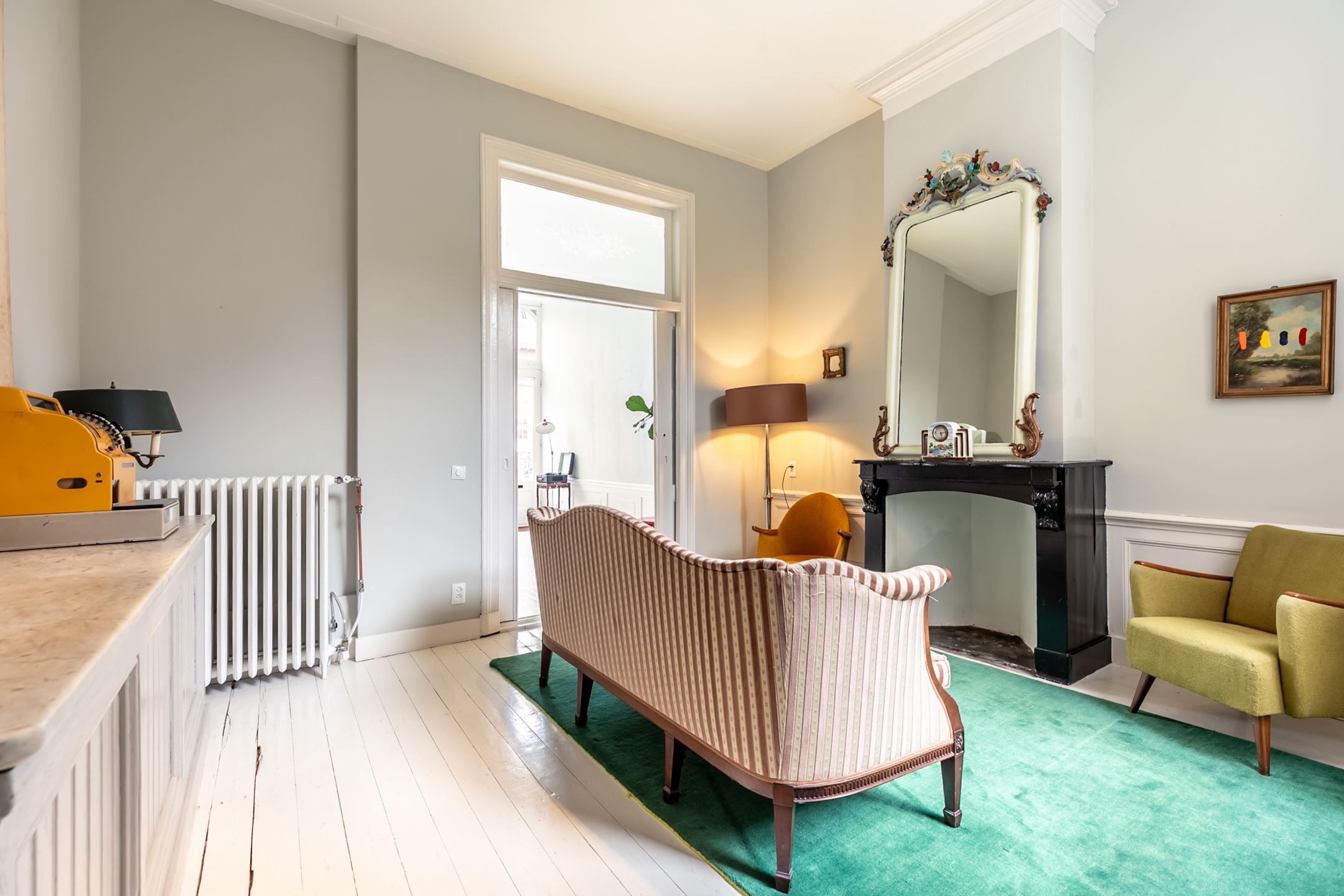 salon avec cheminée petite maison de ville 62m2 décoration vintage