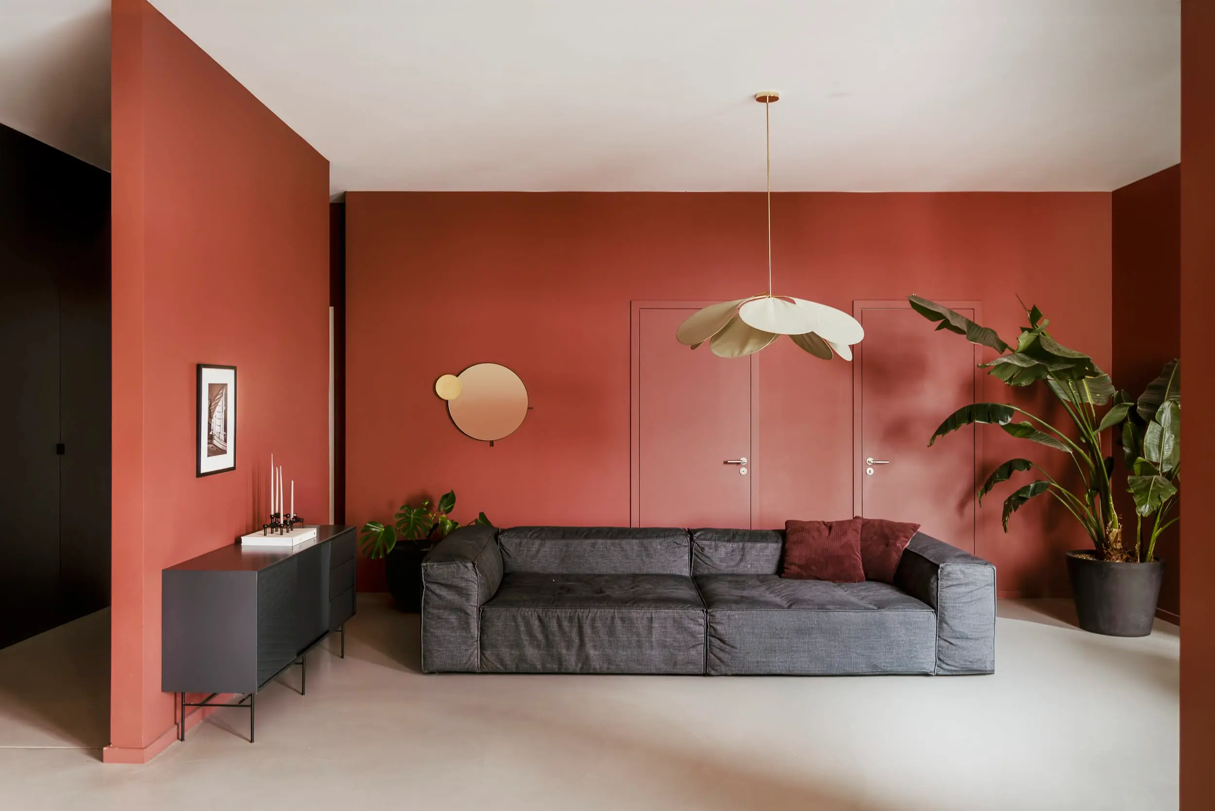 salon mur terre cuite appartement décoration colorée