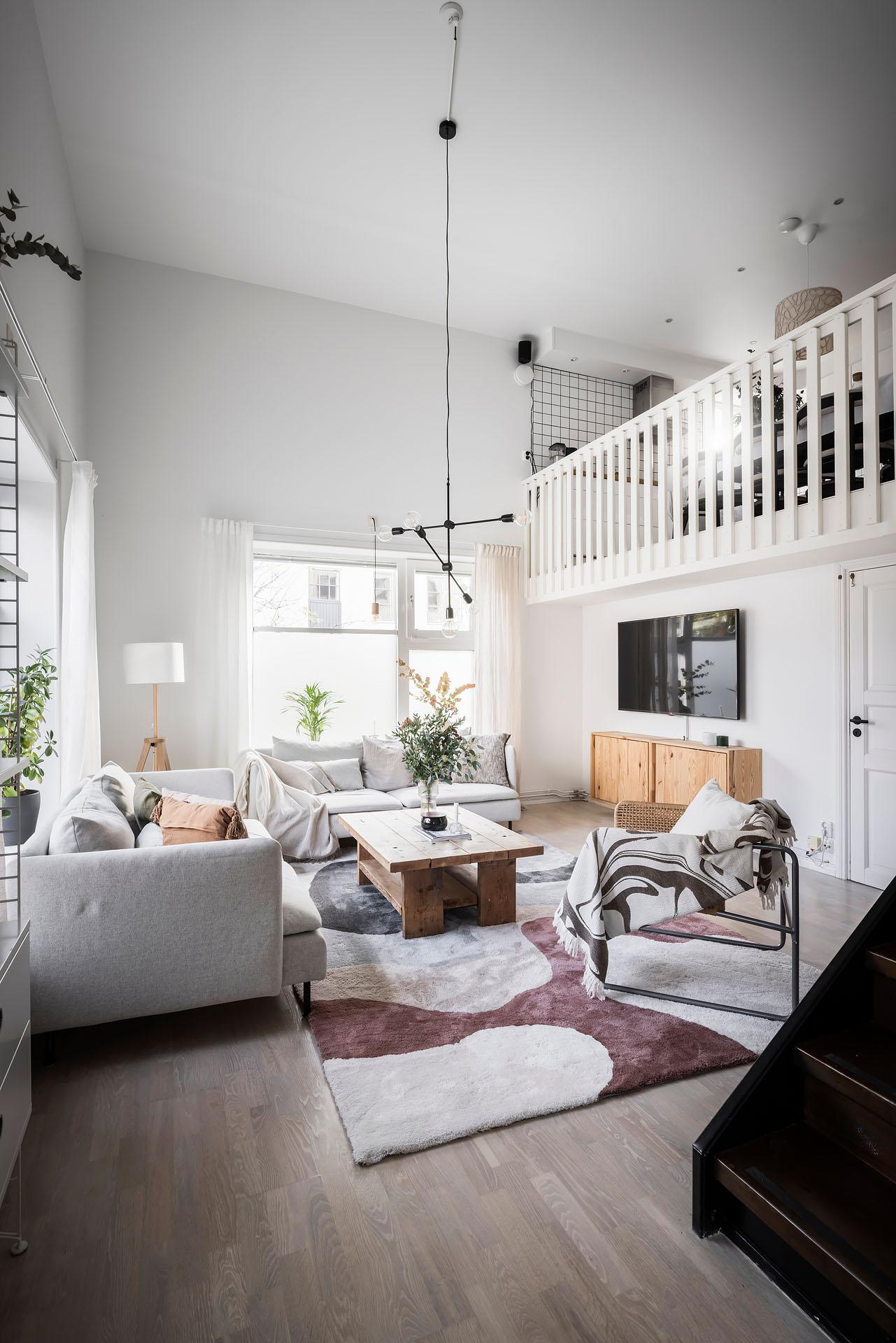 salon double hauteur avec mezzanine appartement de 91m2