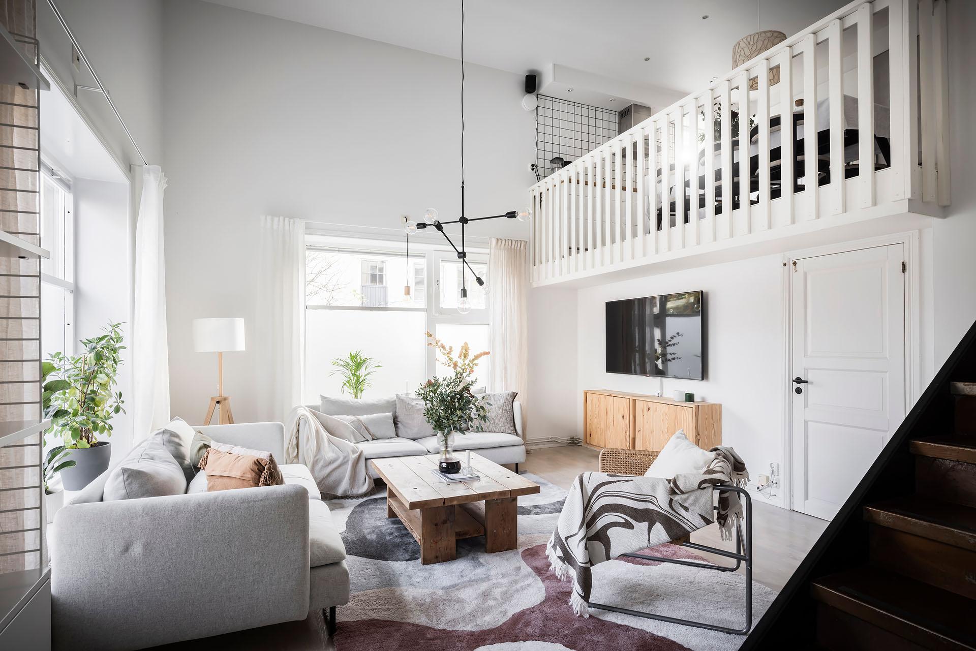 salon double hauteur avec mezzanine appartement de 91m2