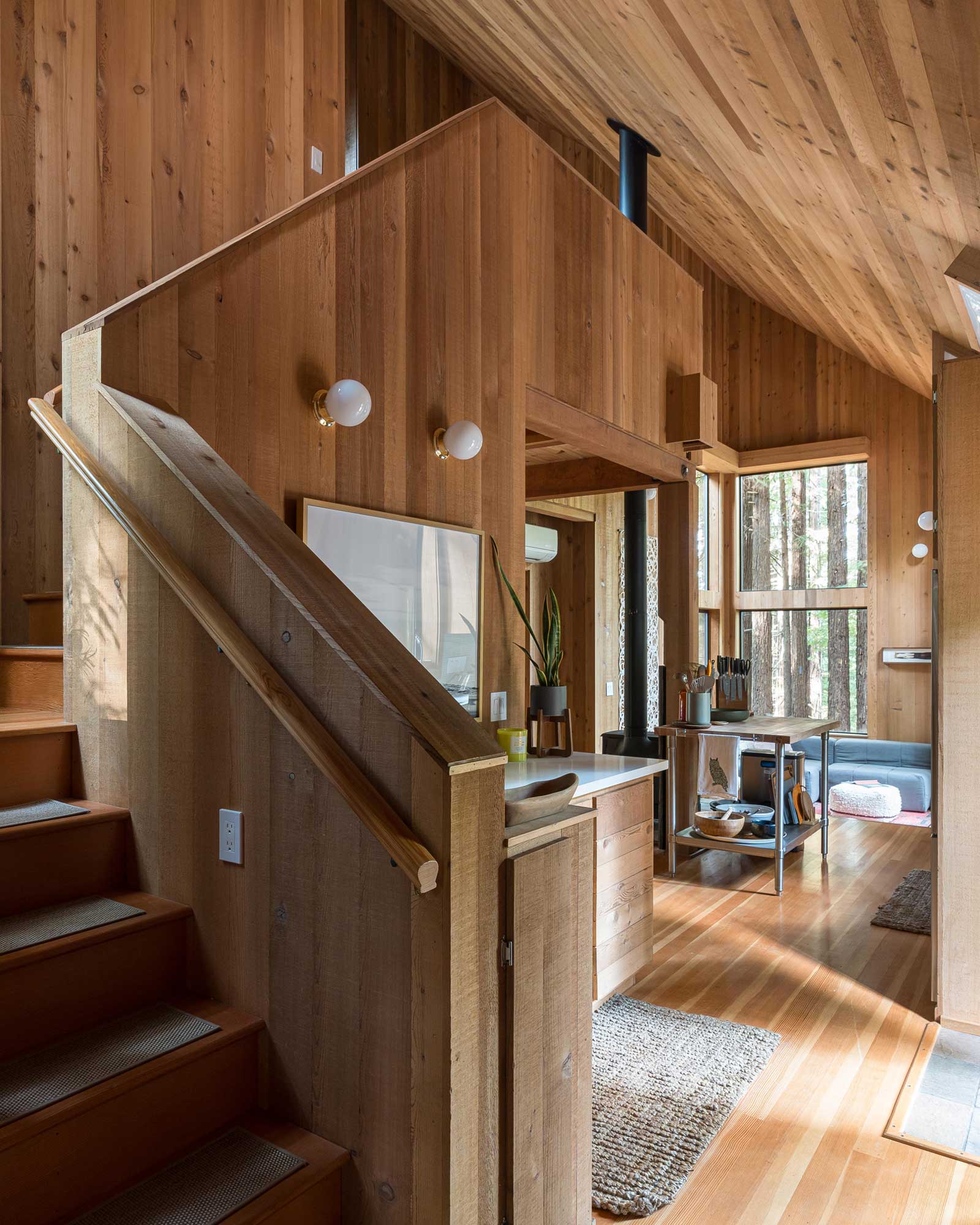 entrée avec escalier maison en bois Sea Ranch Californie entrée avec escalier maison en bois Sea Ranch Californie