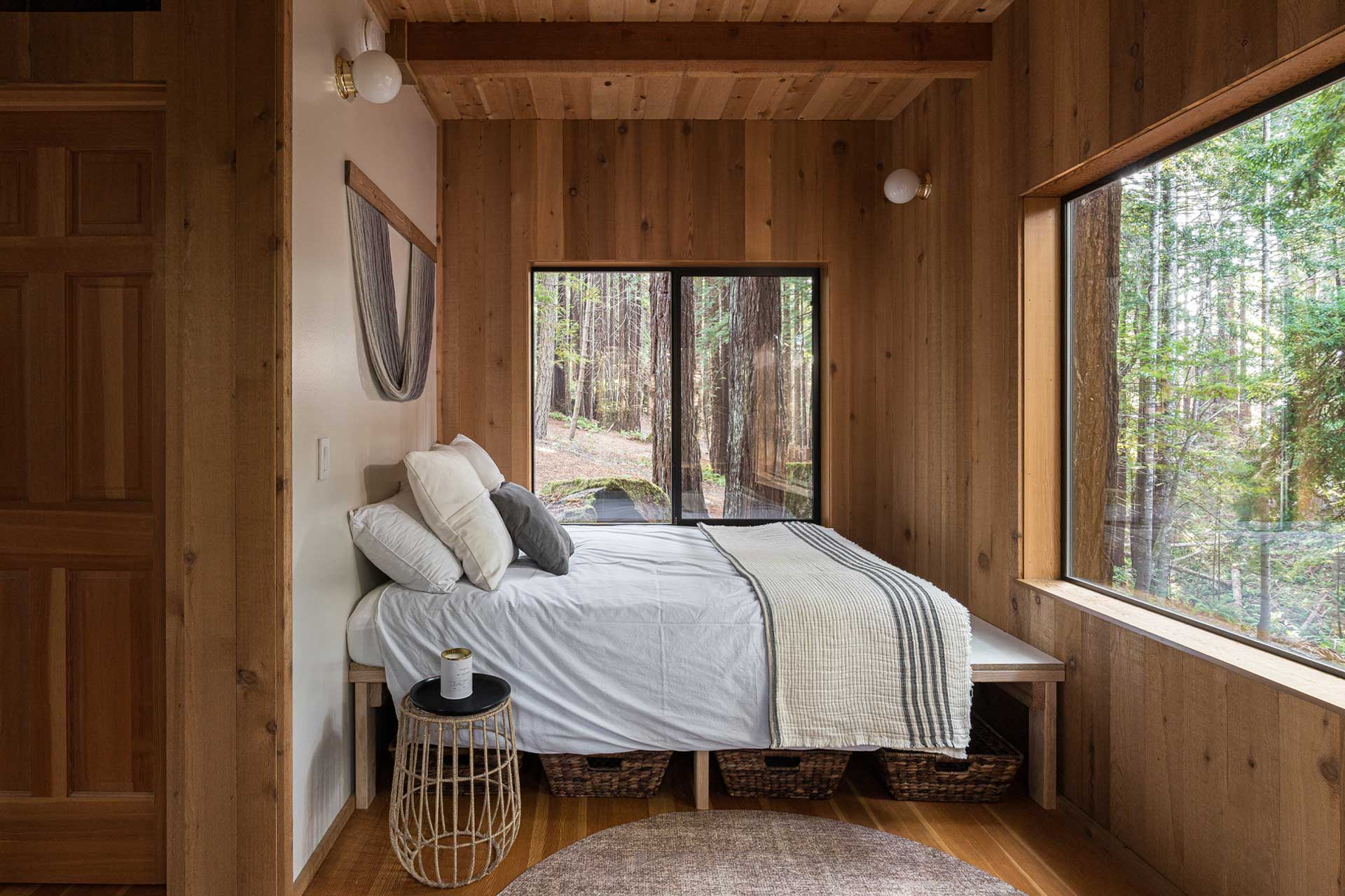 chambre vue forêt maison en bois Sea Ranch Californie chambre vue forêt maison en bois Sea Ranch Californie