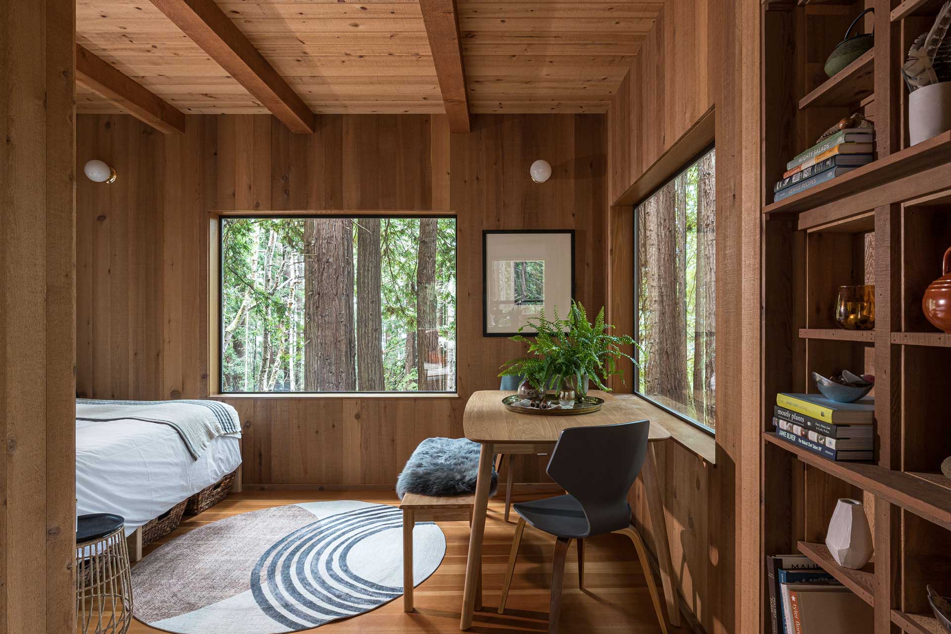 chambre vue forêt maison en bois Sea Ranch Californie chambre vue forêt maison en bois Sea Ranch Californie