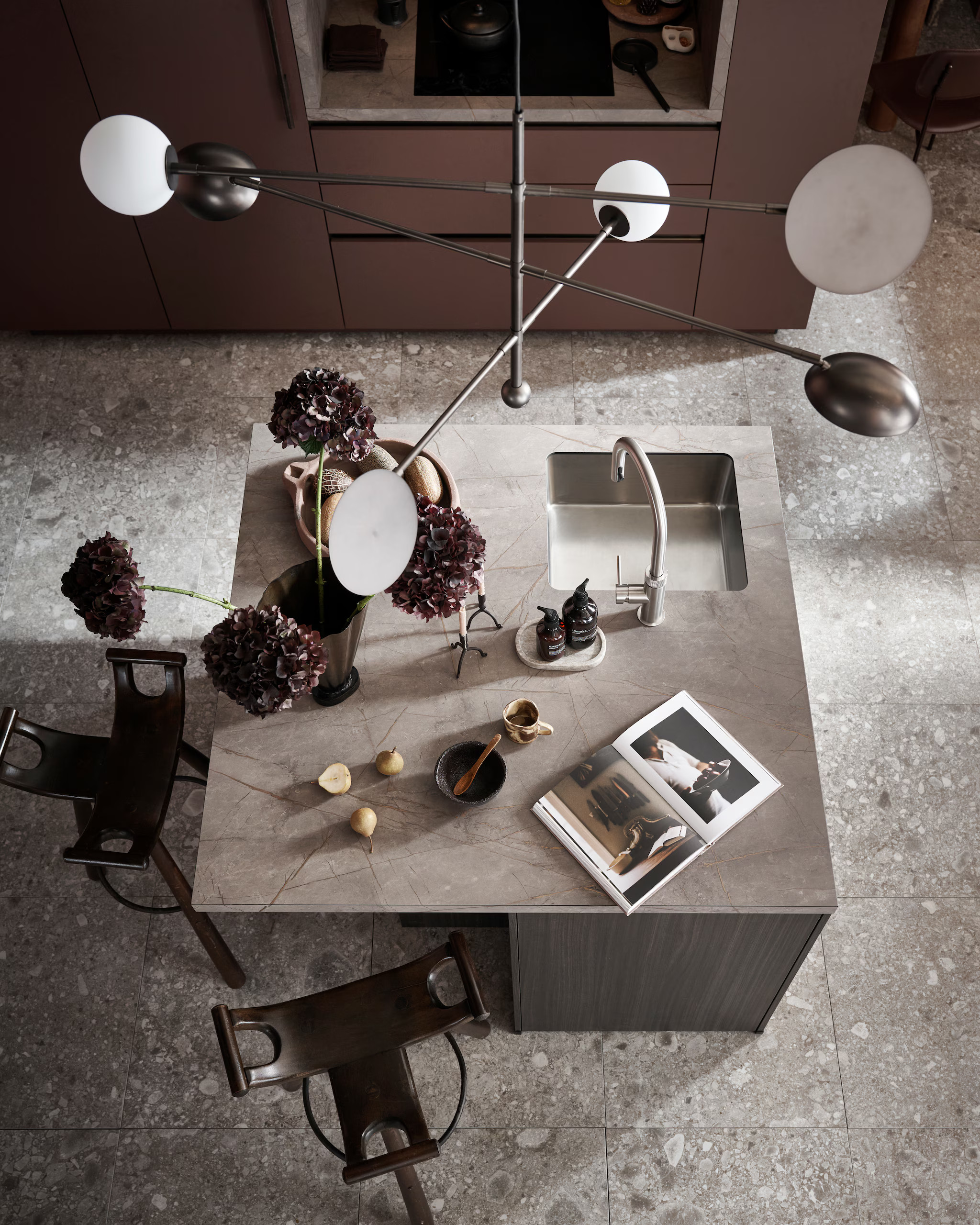 cuisine design avec immense îlot cuisine design avec immense îlot