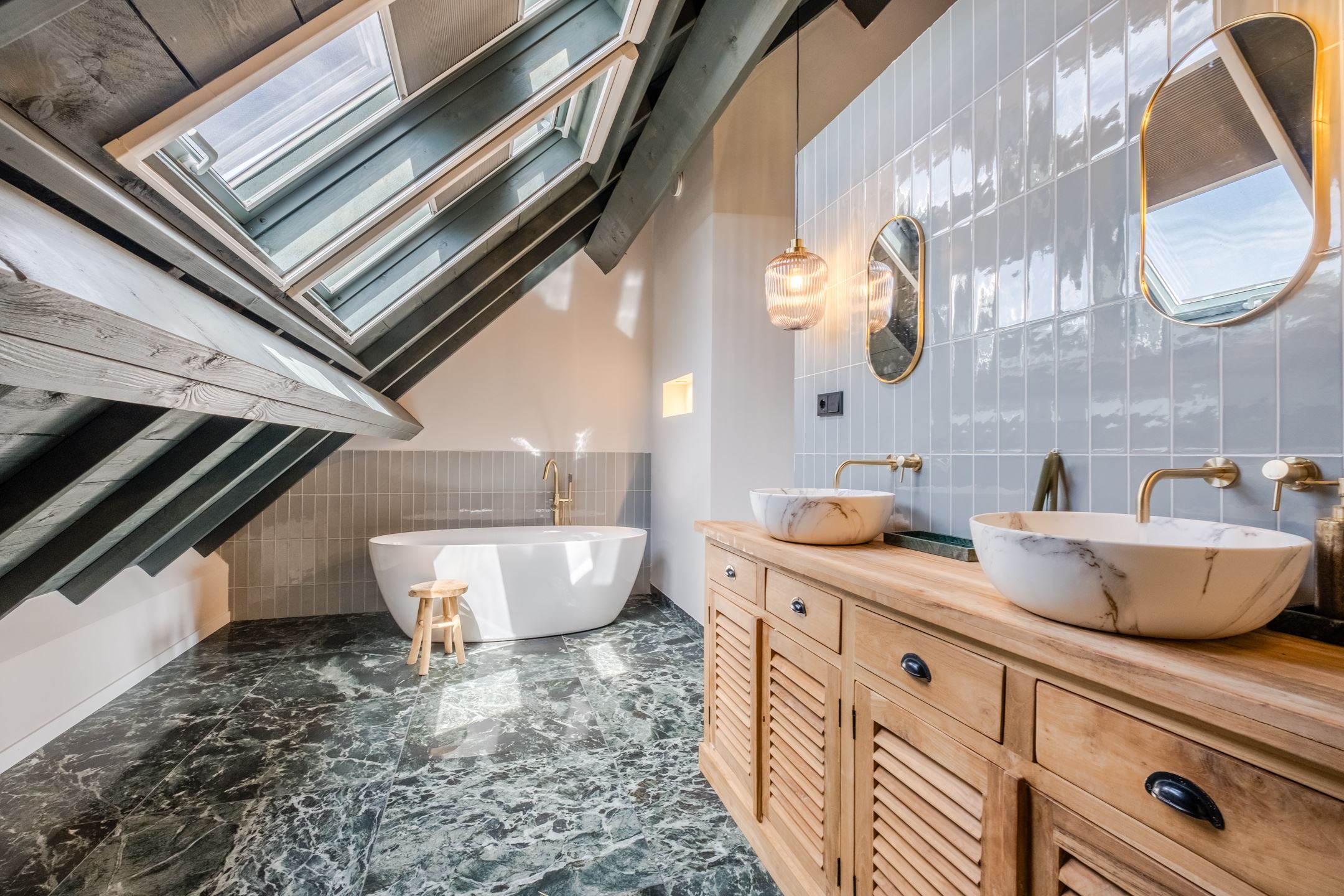 salle de bain mansardée baignoire îlot salle de bain mansardée baignoire îlot