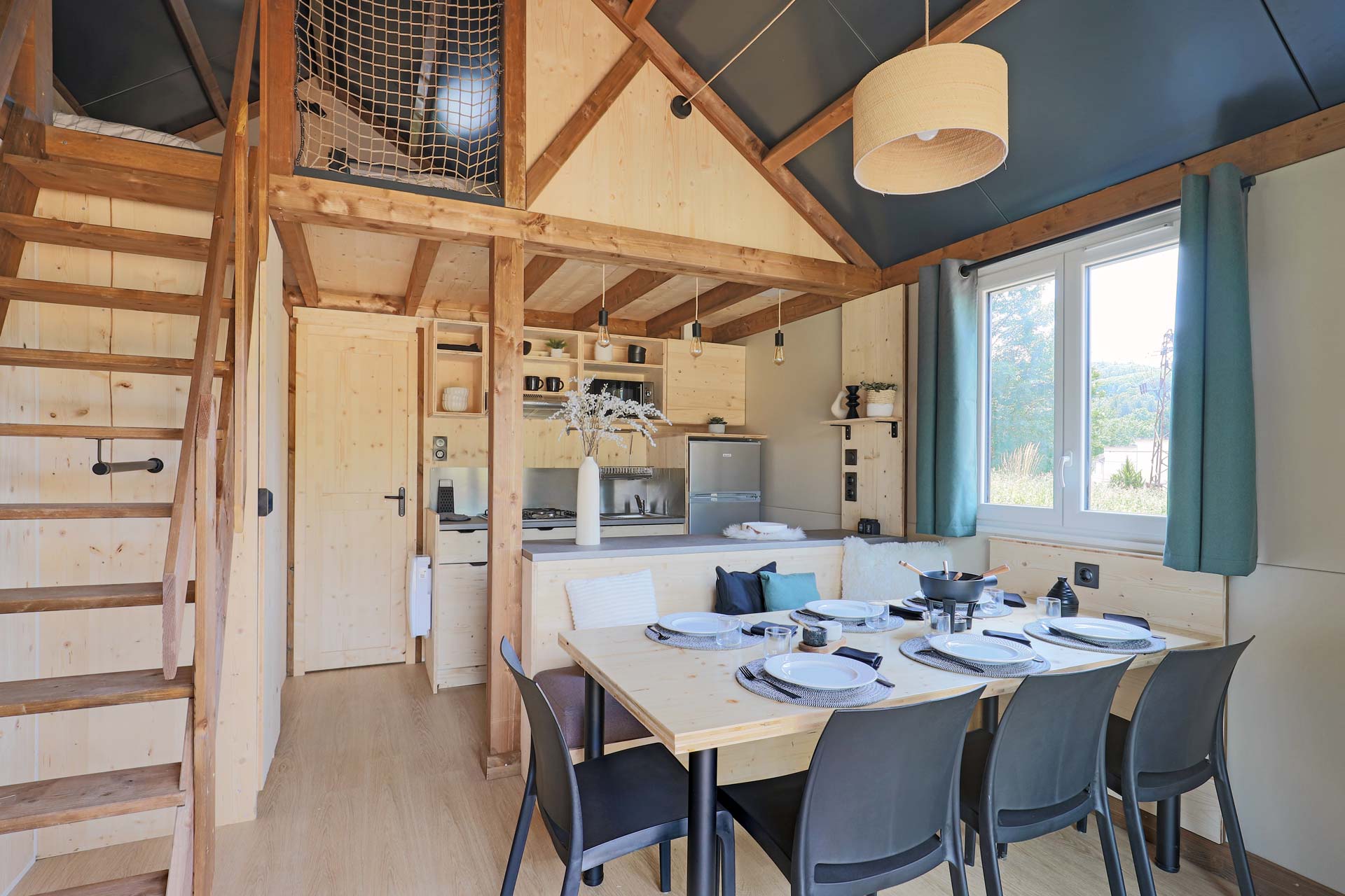 salon avec mezzanine petite maison française en bois 30m2 Northland Hekipia salon avec mezzanine petite maison française en bois 30m2 Northland Hekipia