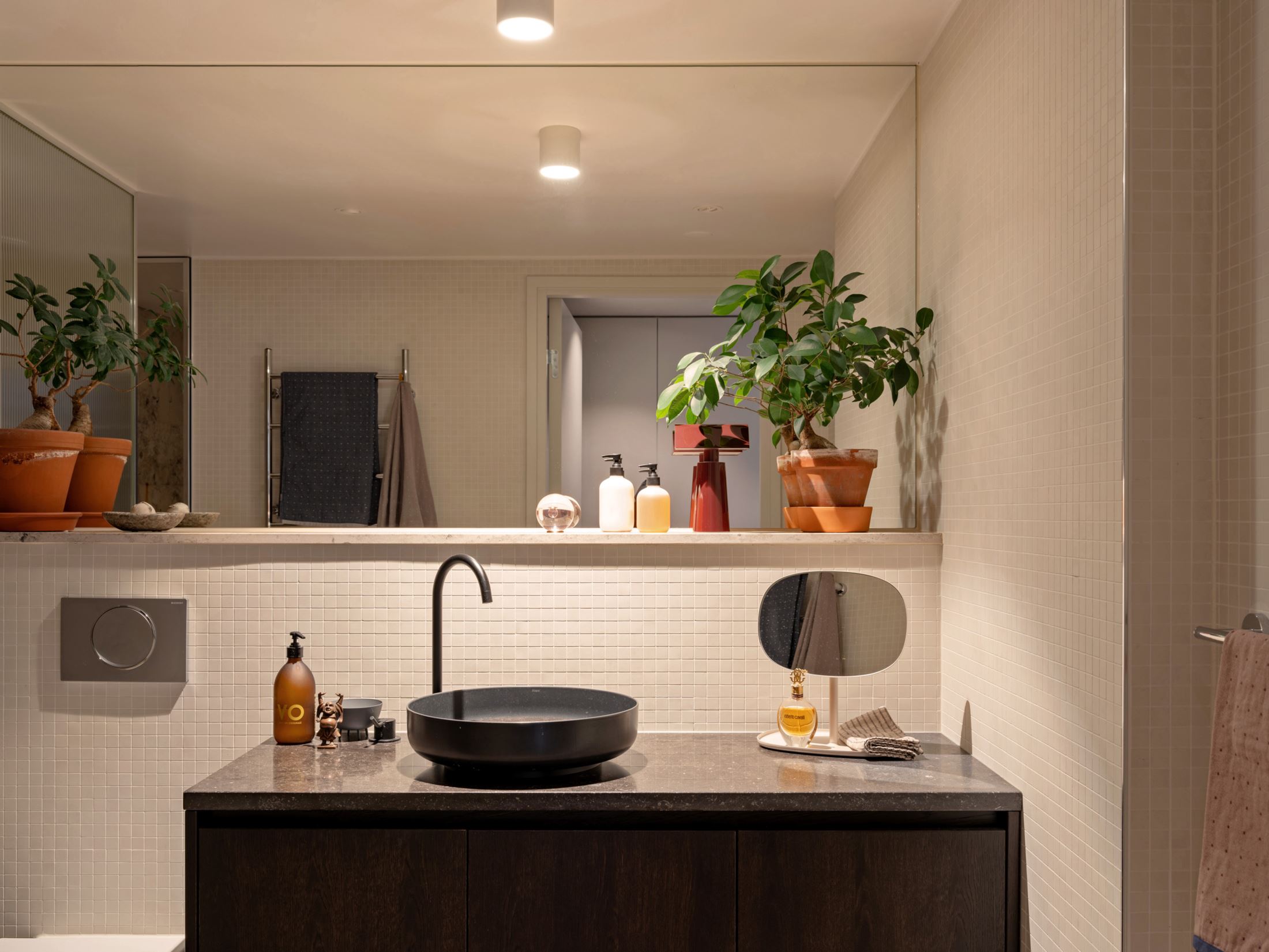 salle de bain design bois de noyer vasque noire salle de bain design bois de noyer vasque noire
