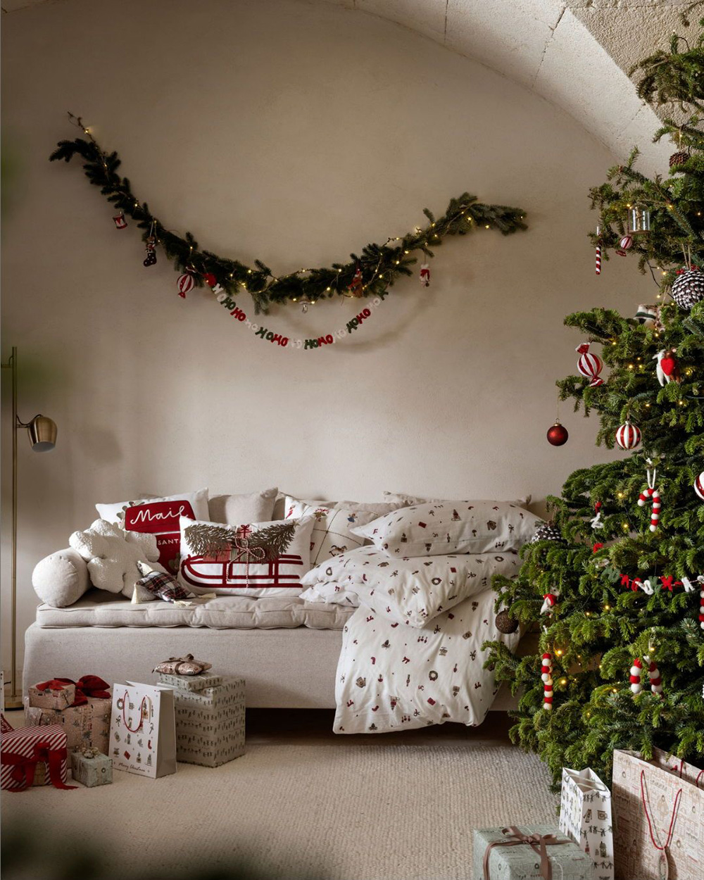 salon maison avec décoration Noël traditionnel