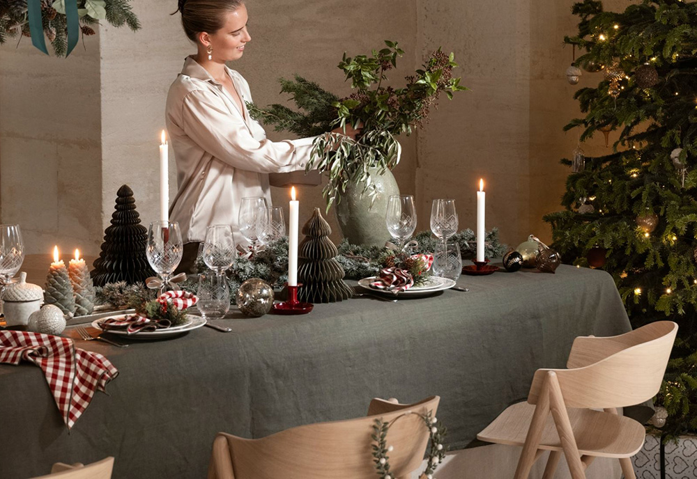salle à manger maison avec décoration Noël traditionnel