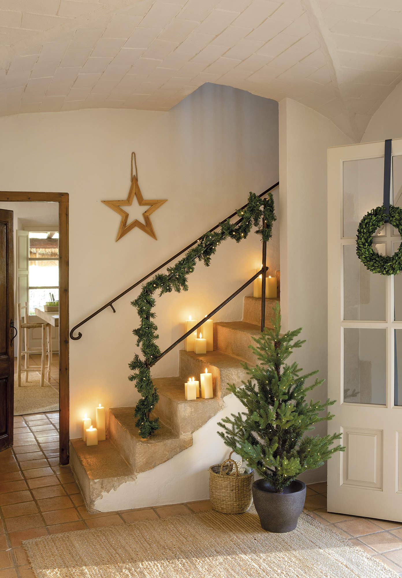 escalier avec décoration Noël escalier avec décoration Noël
