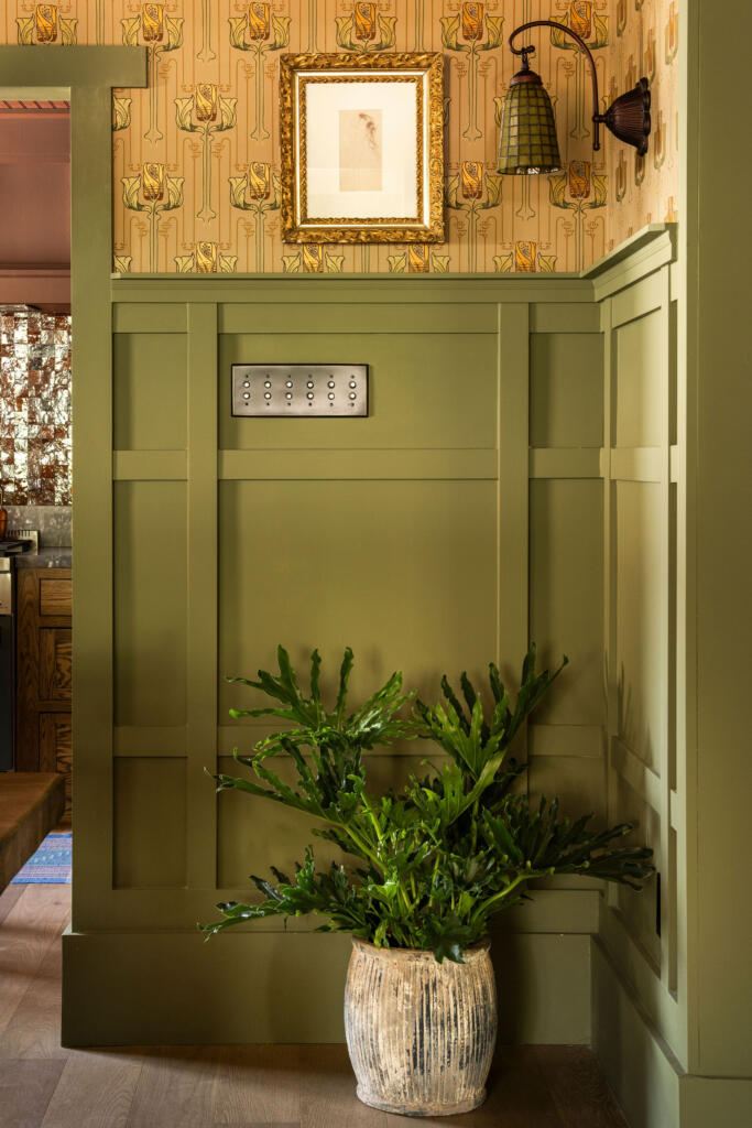 entrée murs verts décoration vintage