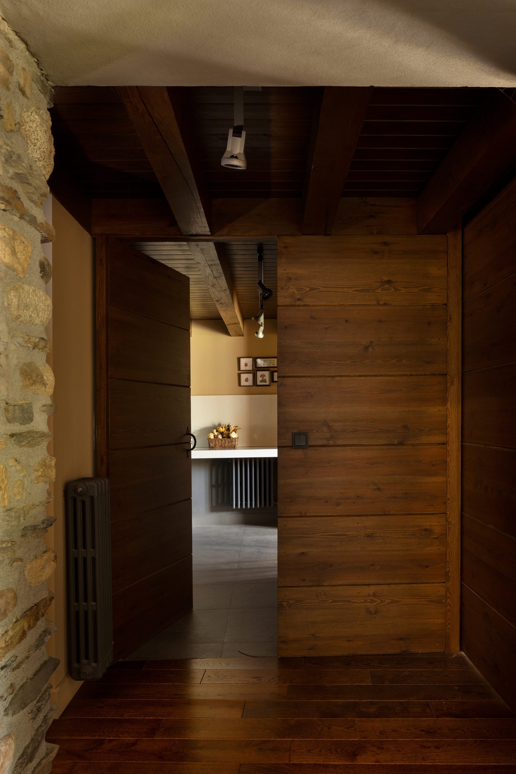 couloir avec portes bois design couloir avec portes bois design