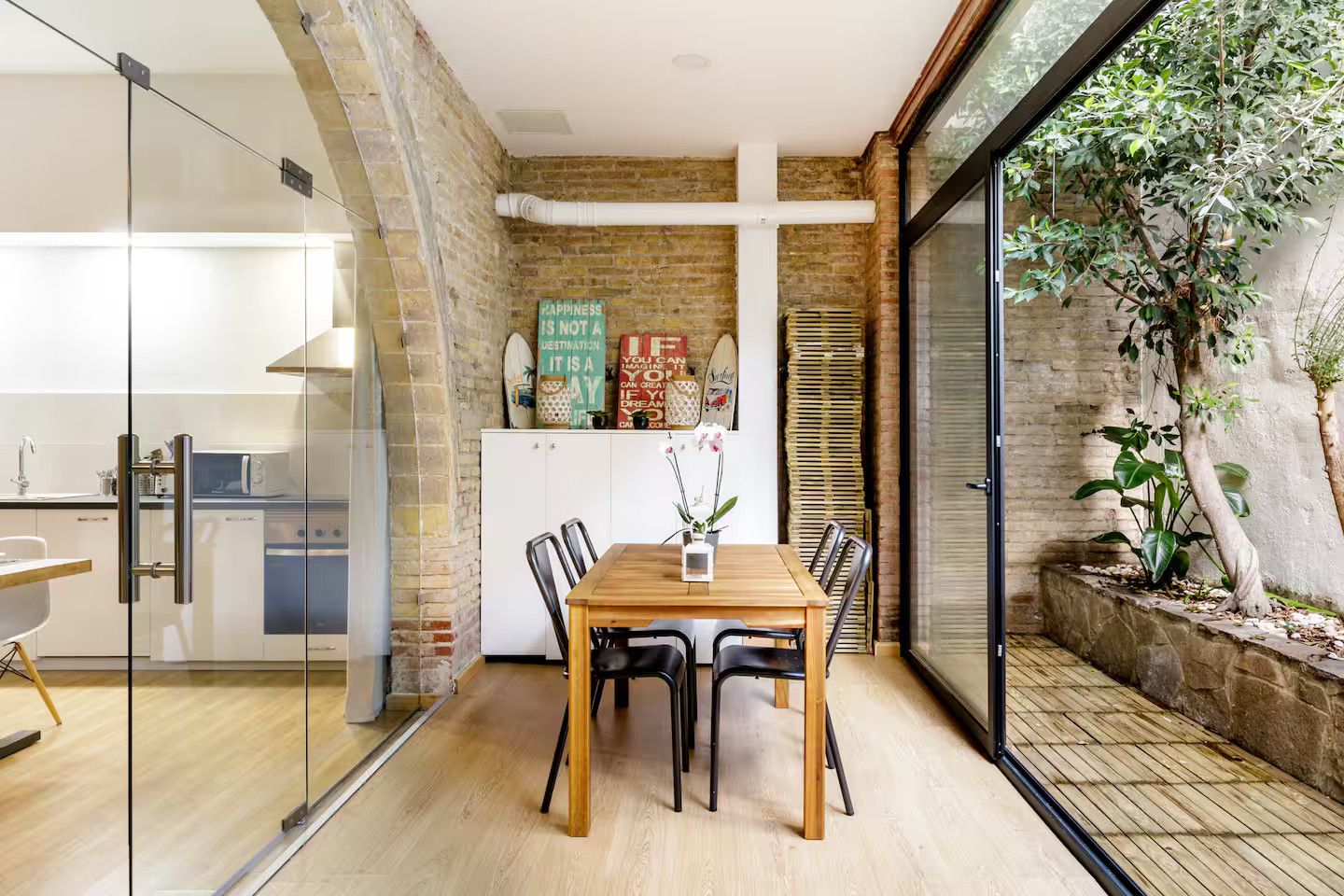 véranda appartement Sitges style loft avec briques